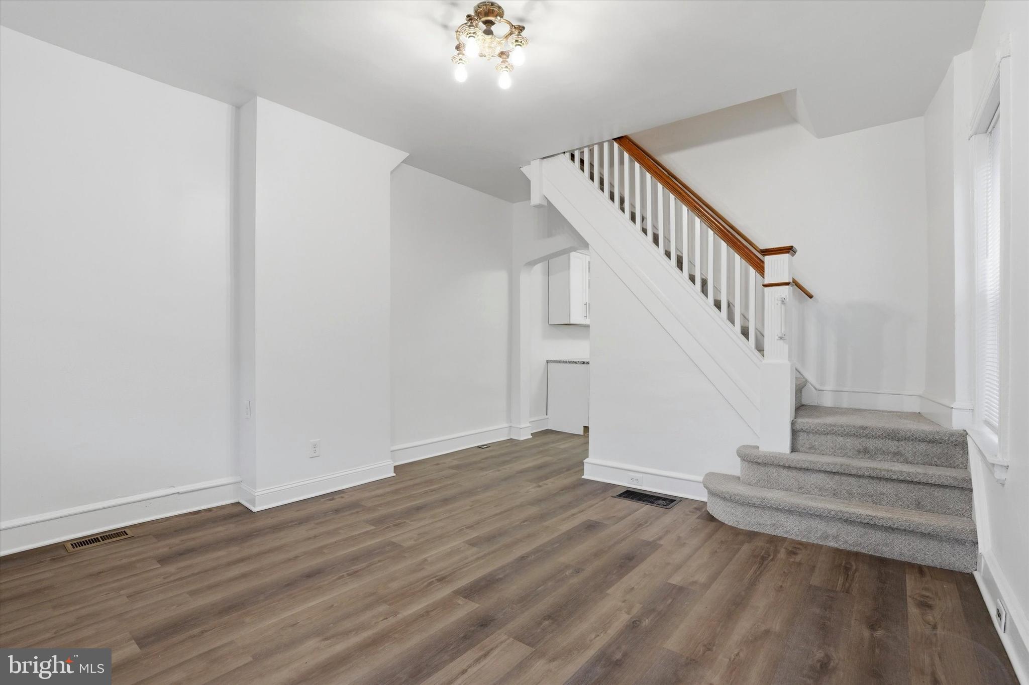 ROXBOROUGH - Residential