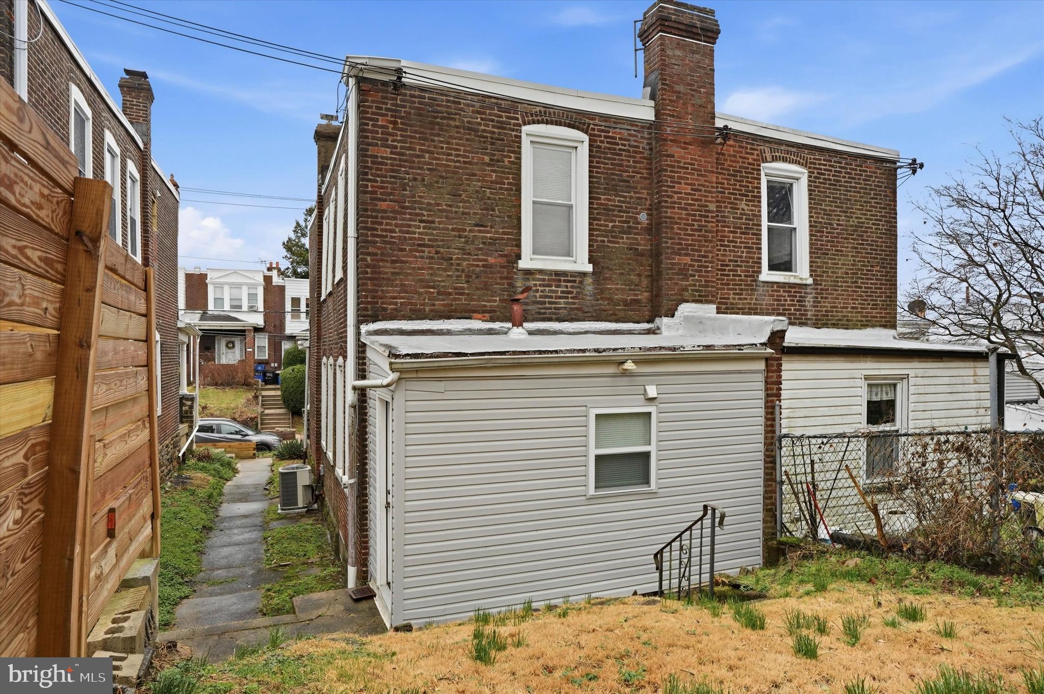 ROXBOROUGH - Residential