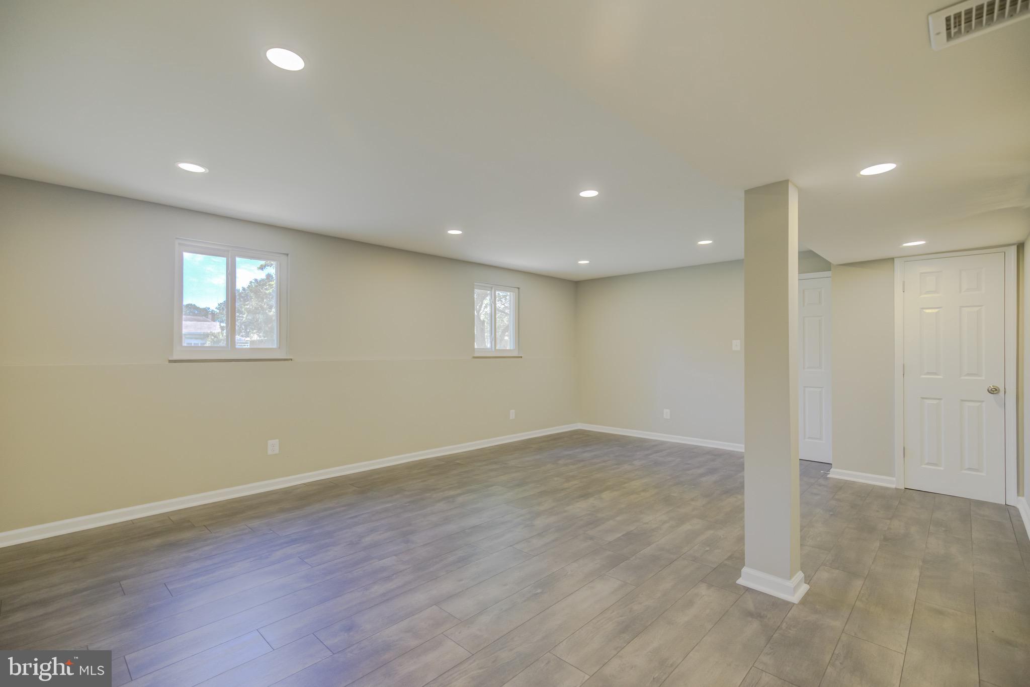 STONEYBROOKE - Residential