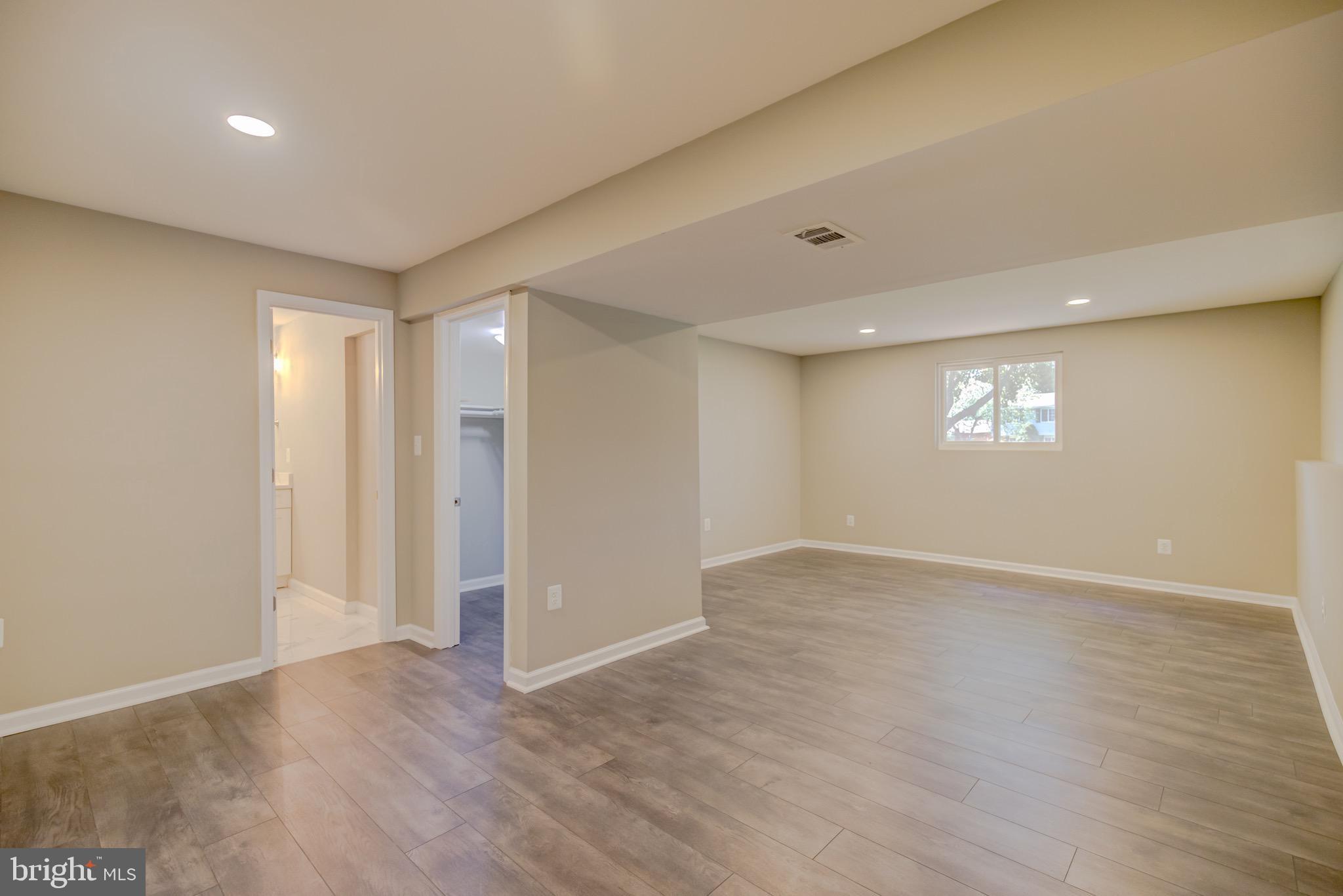 STONEYBROOKE - Residential