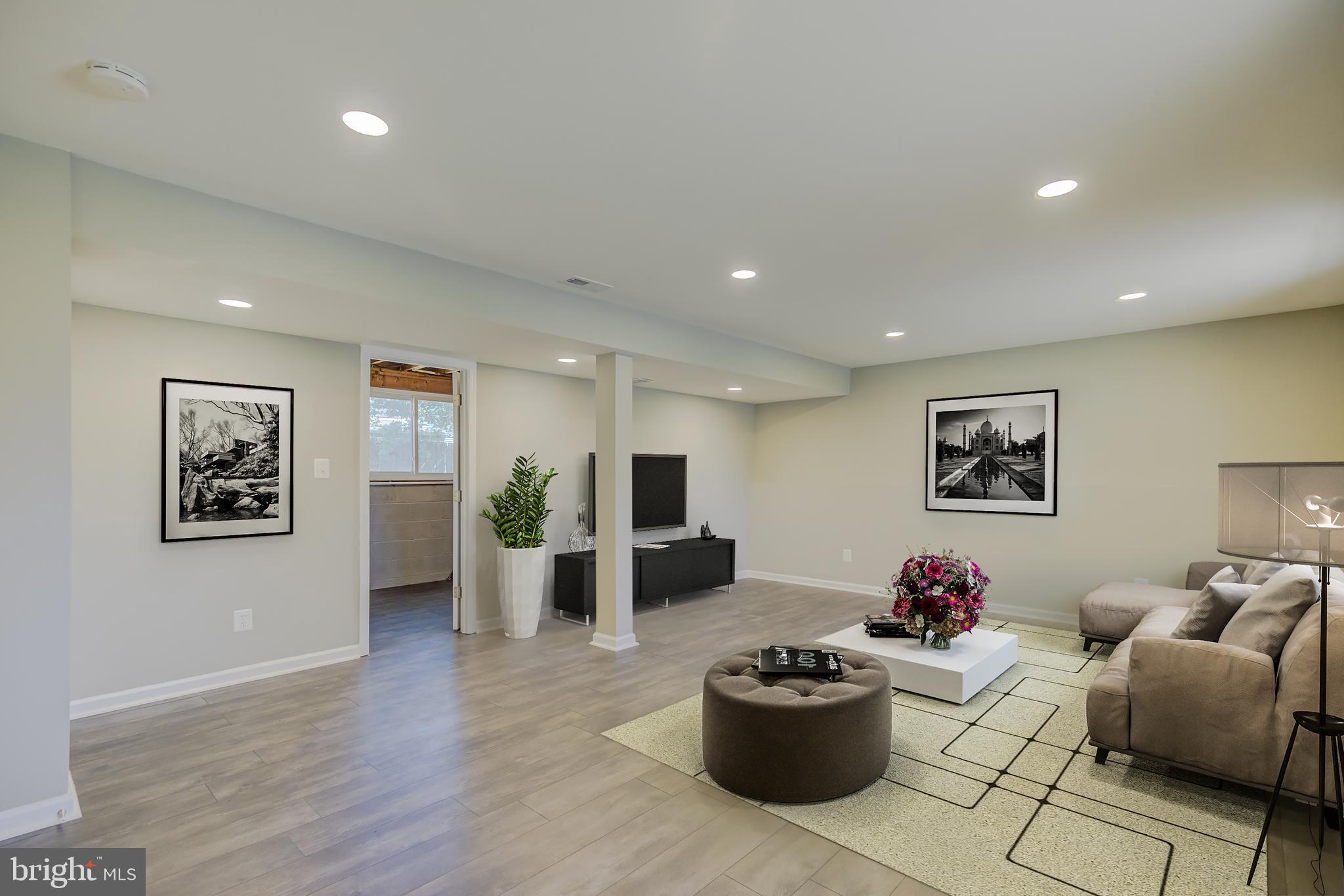 STONEYBROOKE - Residential