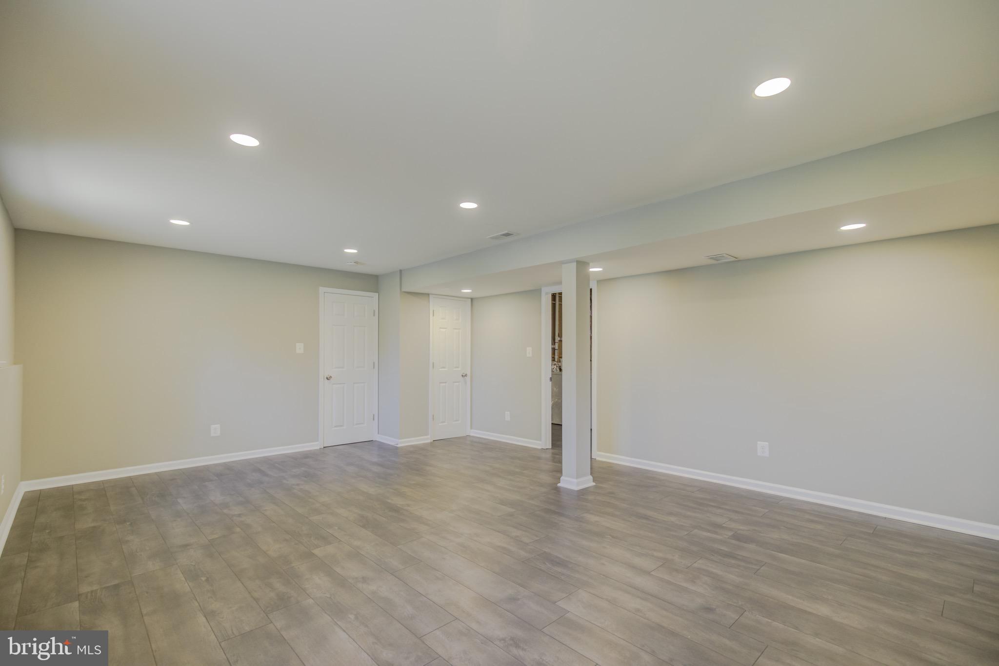 STONEYBROOKE - Residential