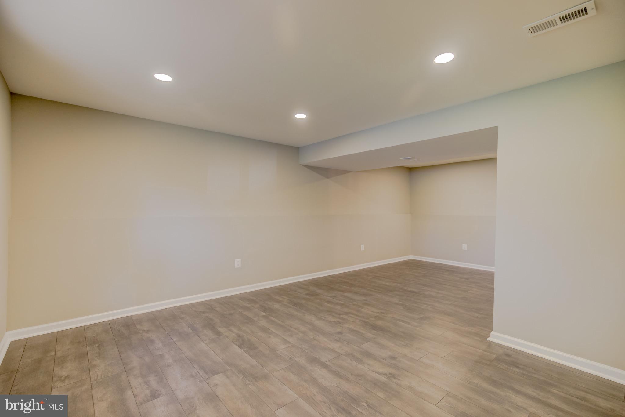 STONEYBROOKE - Residential