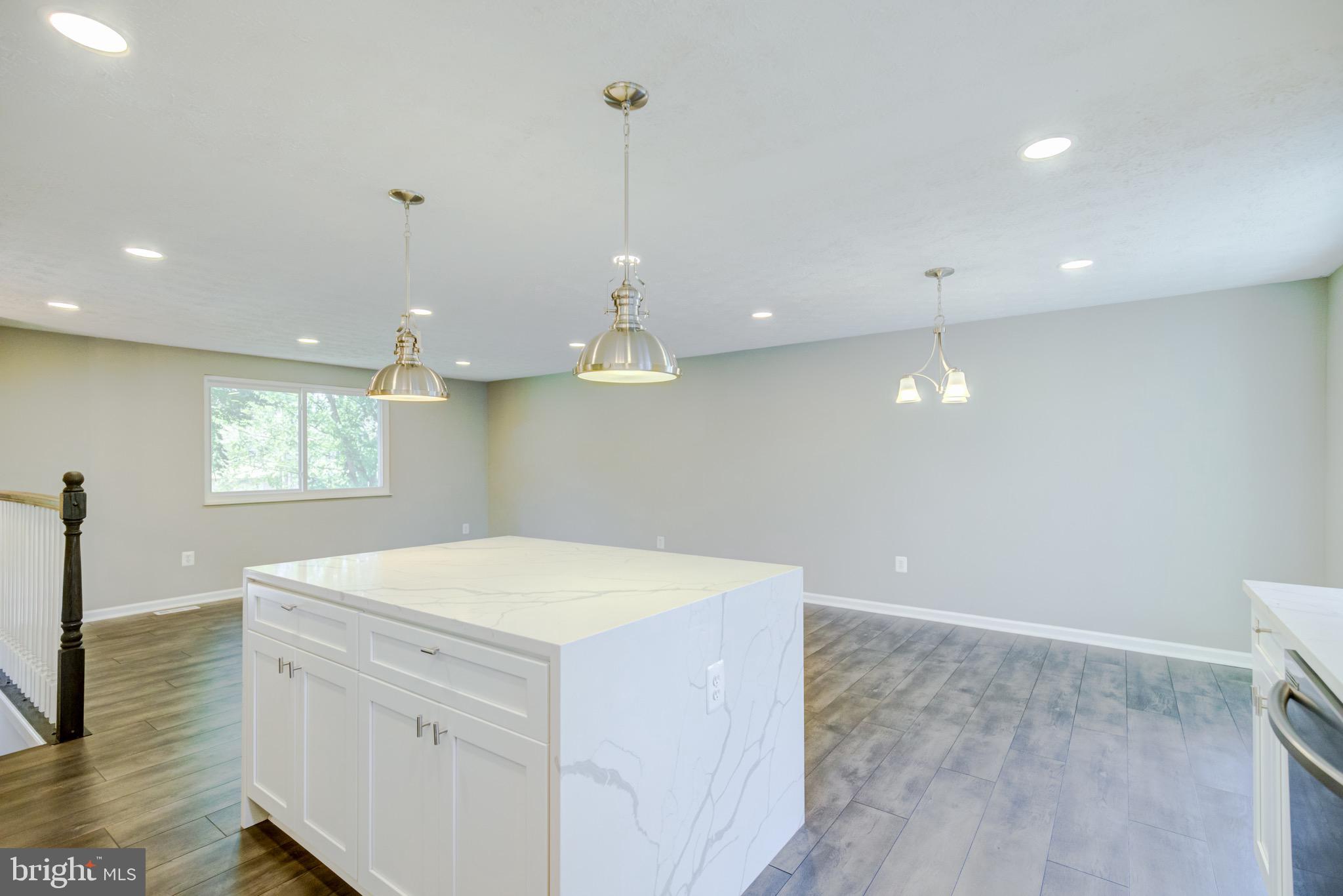 STONEYBROOKE - Residential