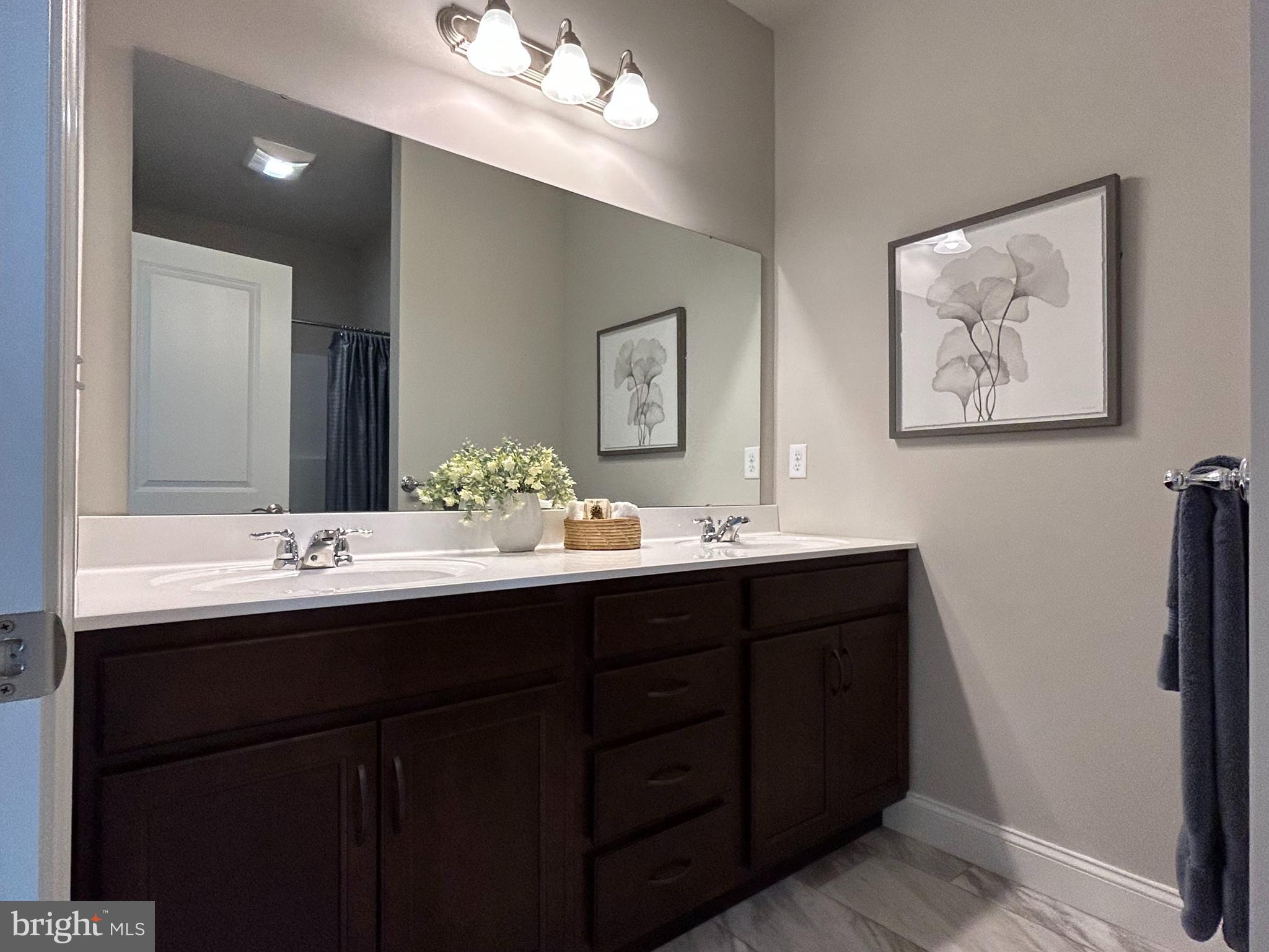 WOODLAND HILLS - Residential