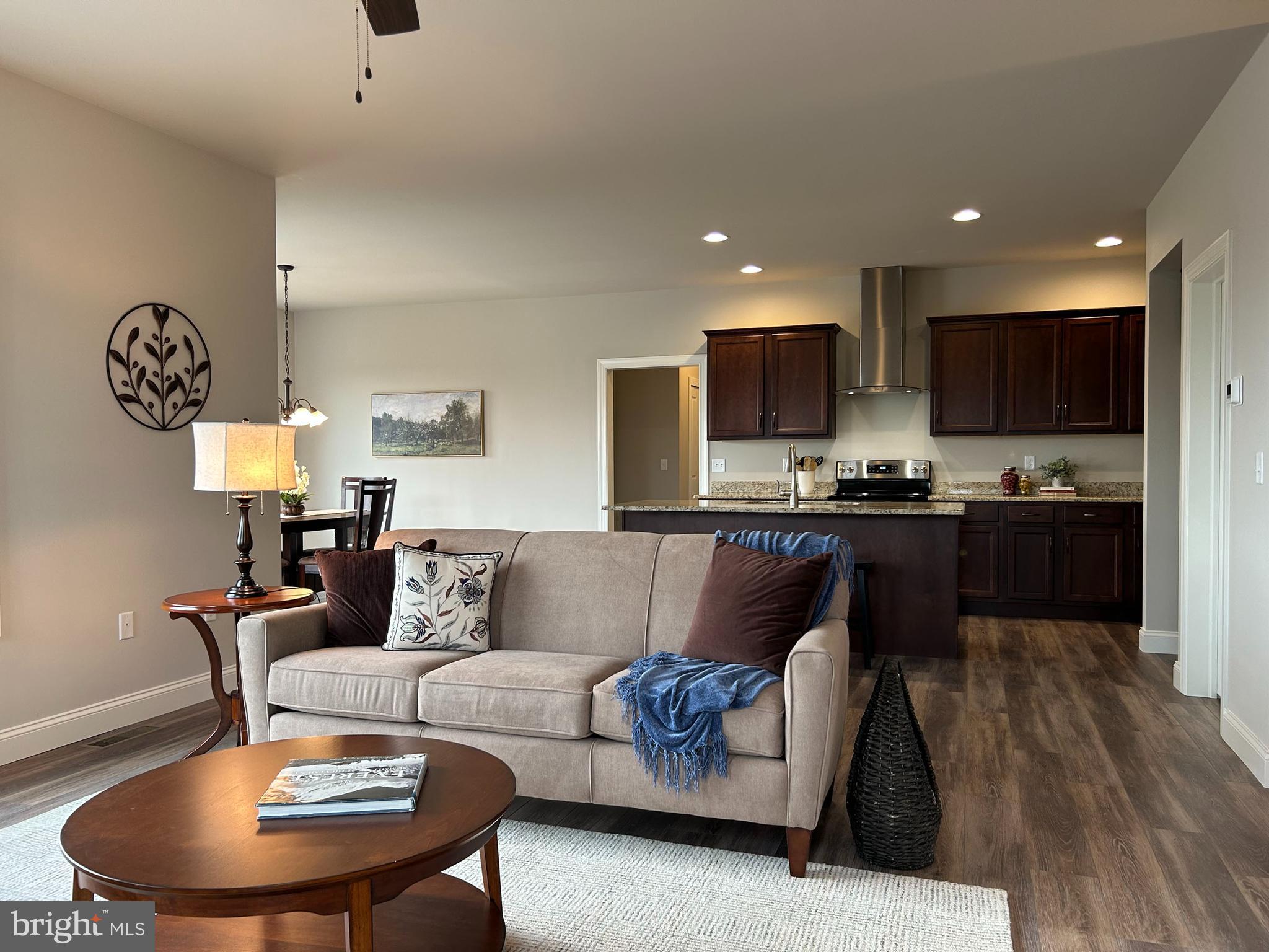 WOODLAND HILLS - Residential