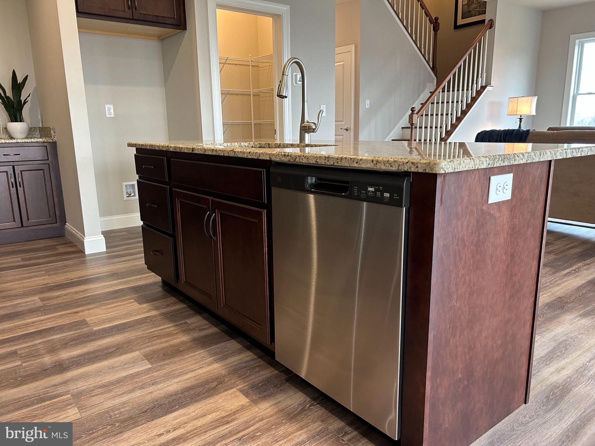 WOODLAND HILLS - Residential