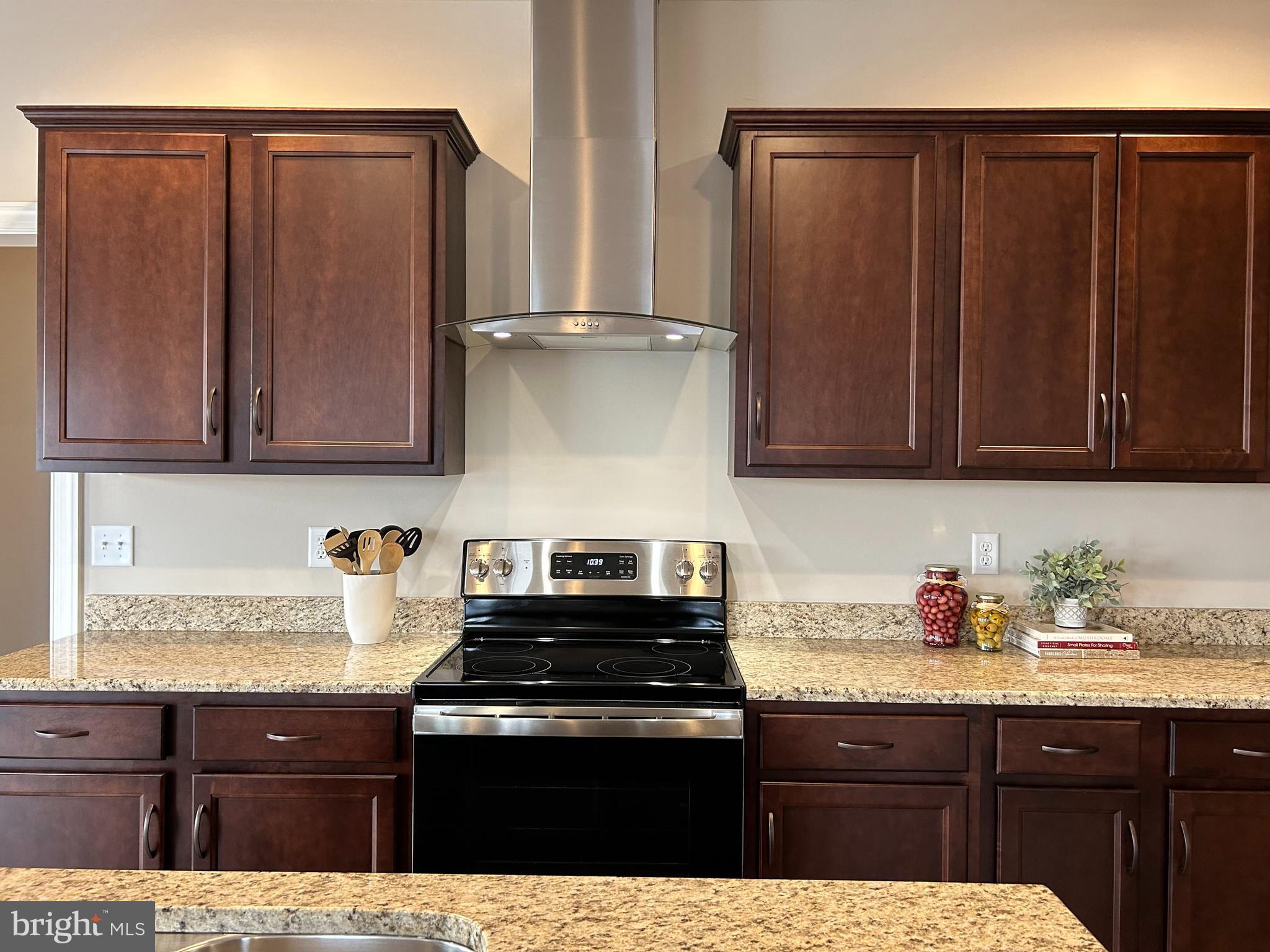 WOODLAND HILLS - Residential