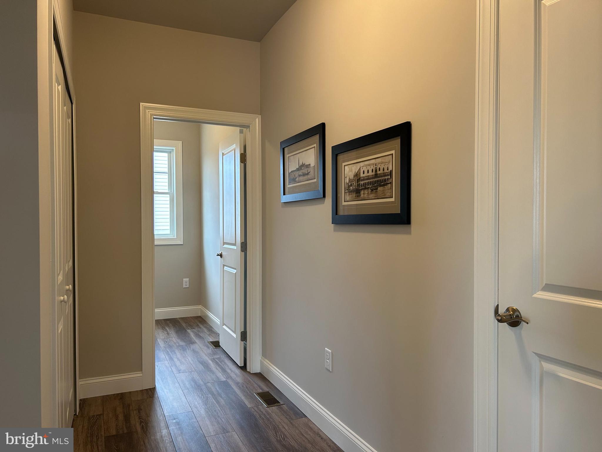 WOODLAND HILLS - Residential