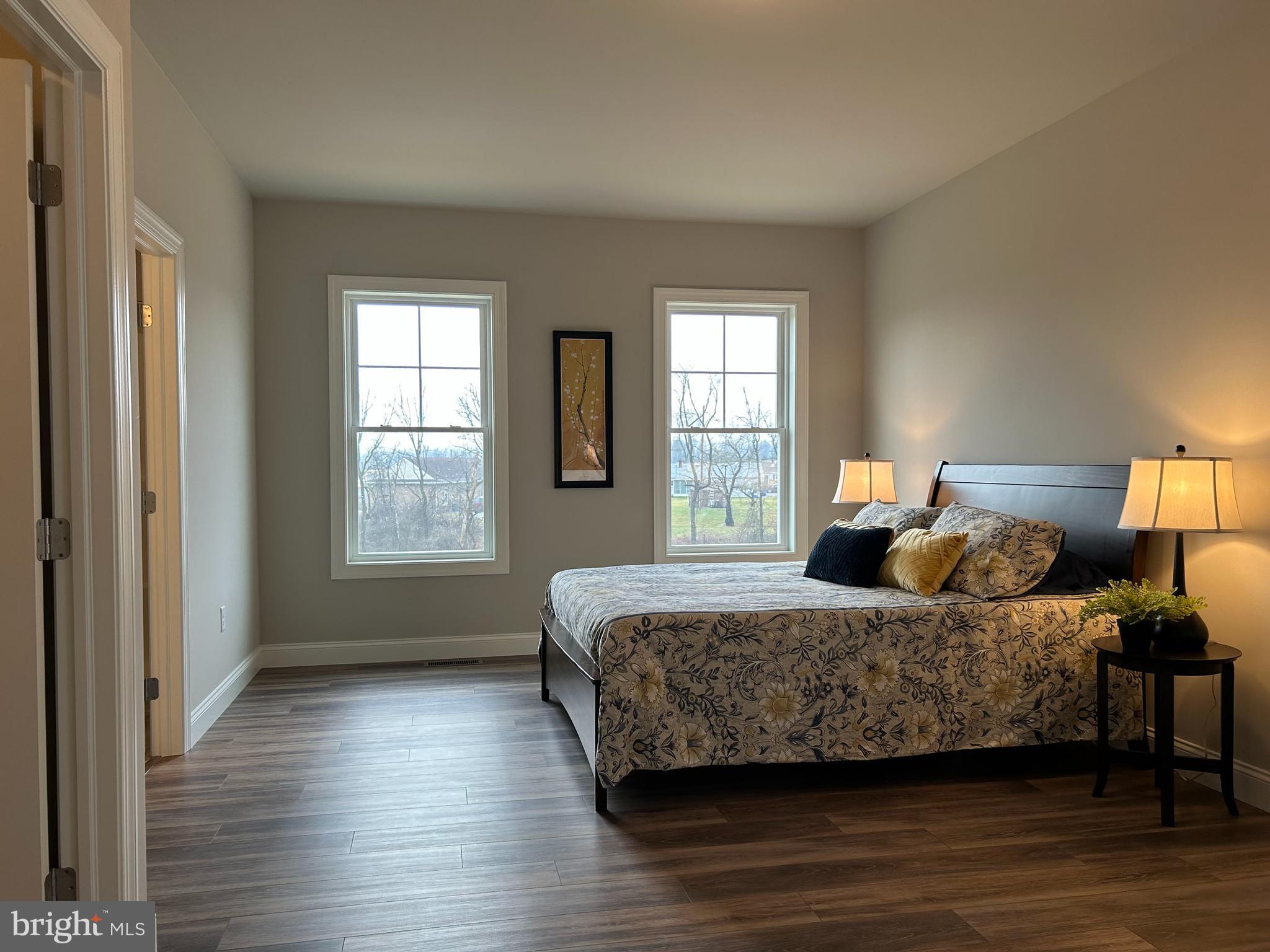 WOODLAND HILLS - Residential
