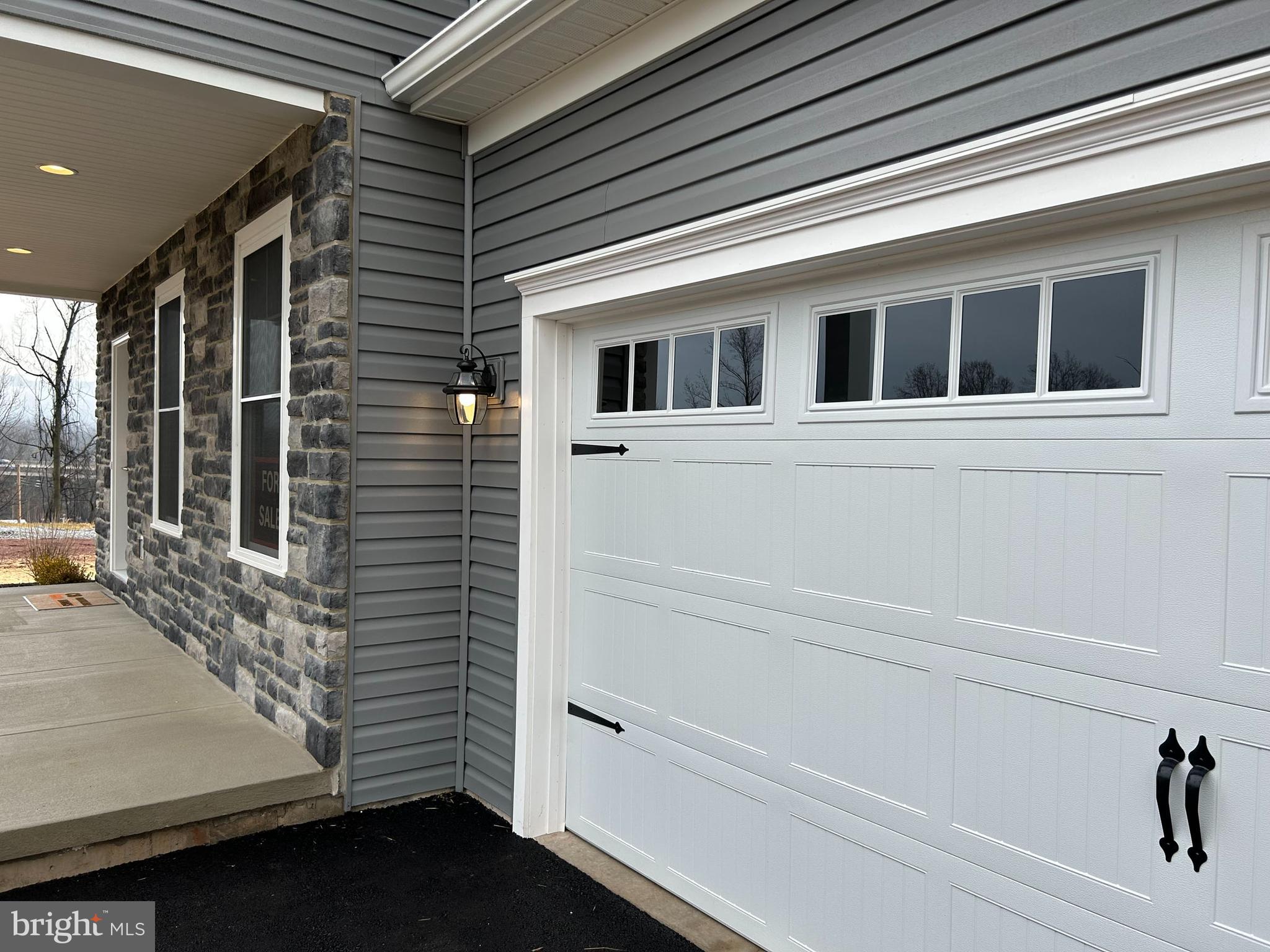 WOODLAND HILLS - Residential