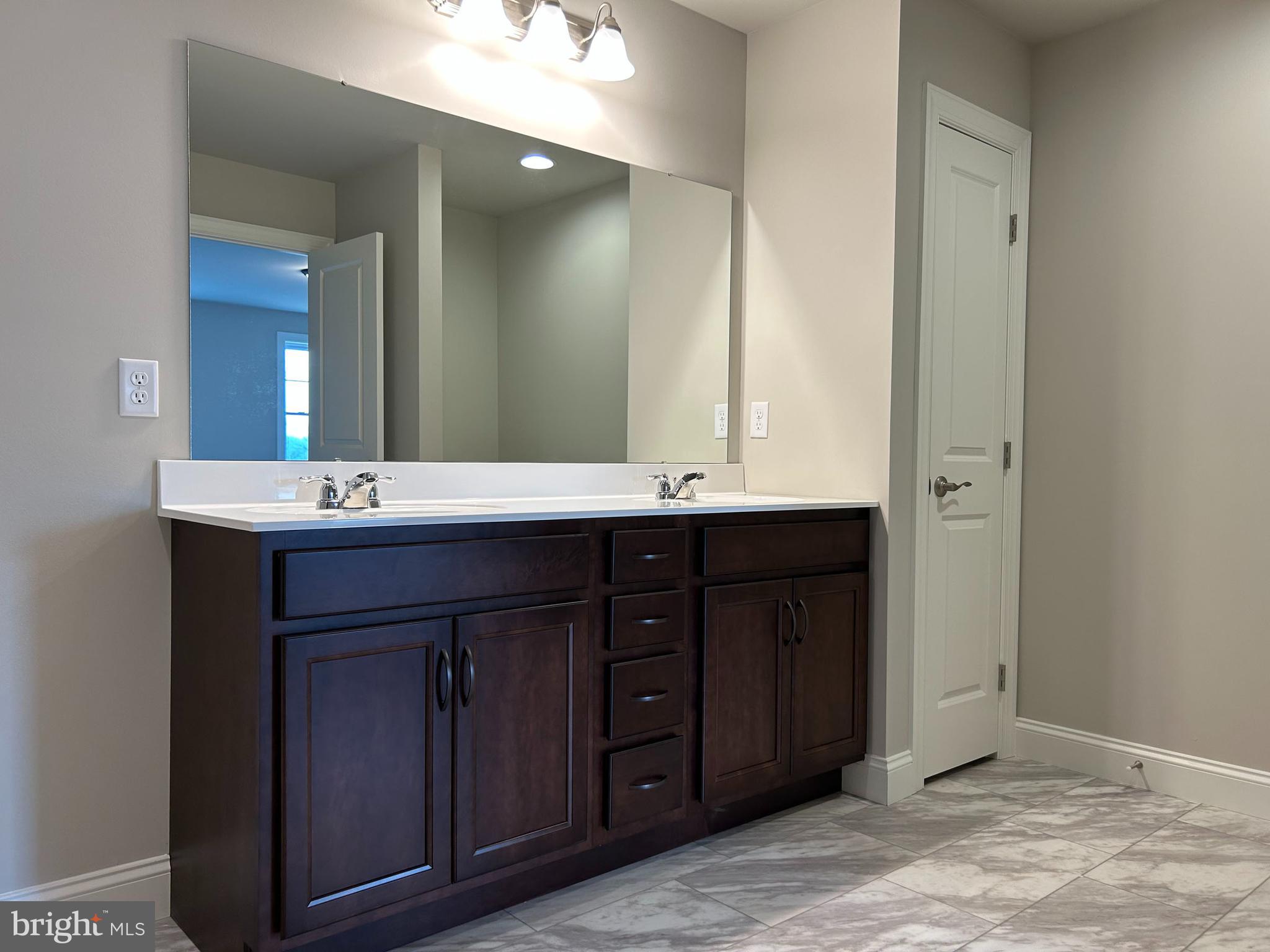 WOODLAND HILLS - Residential