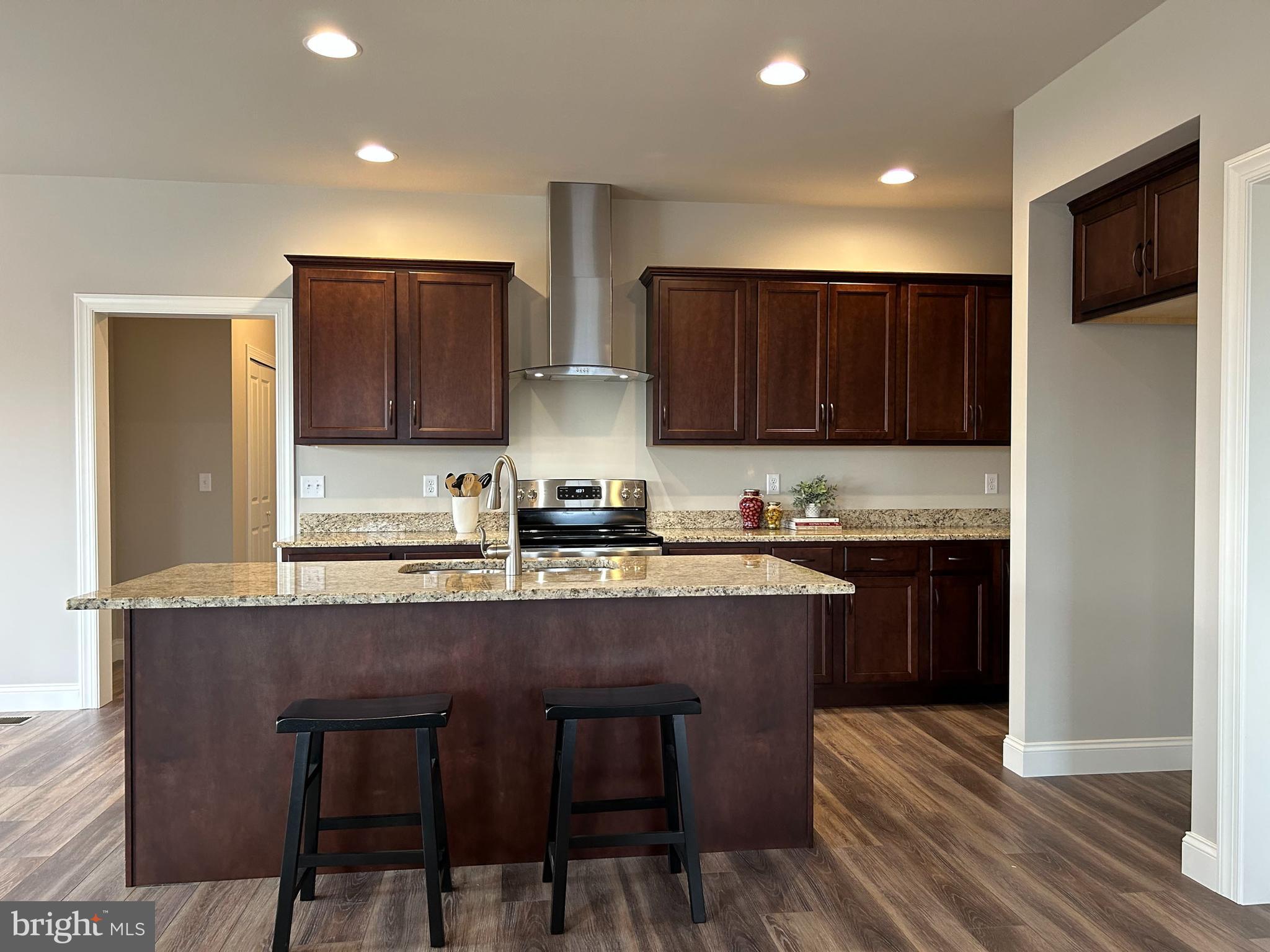 WOODLAND HILLS - Residential
