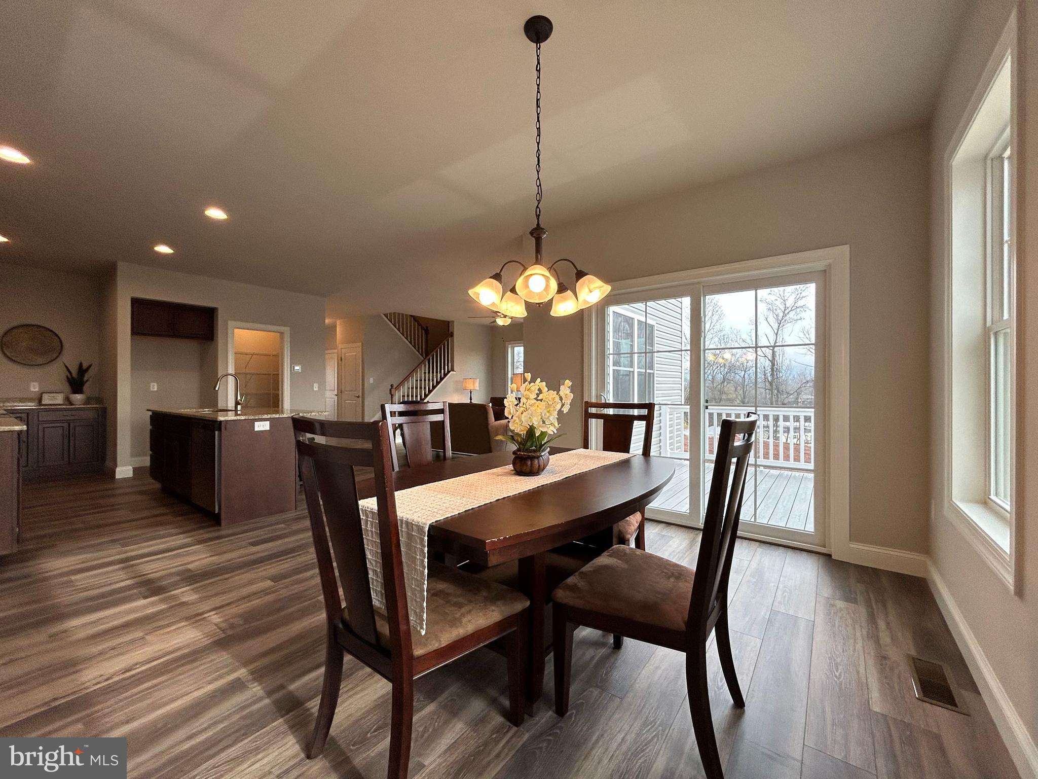 WOODLAND HILLS - Residential