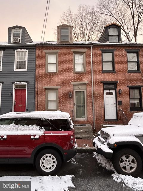 924 GRAND STREET HARRISBURG PA 17102