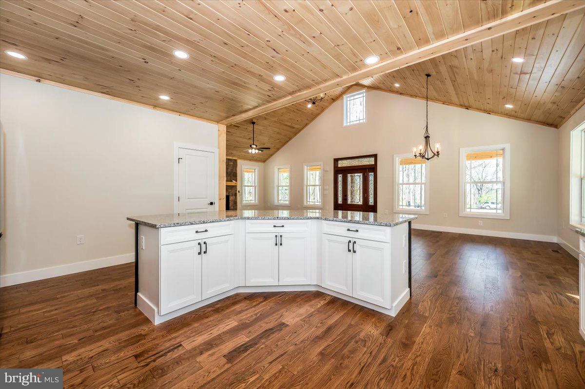 460 SHADE TREE LANE
