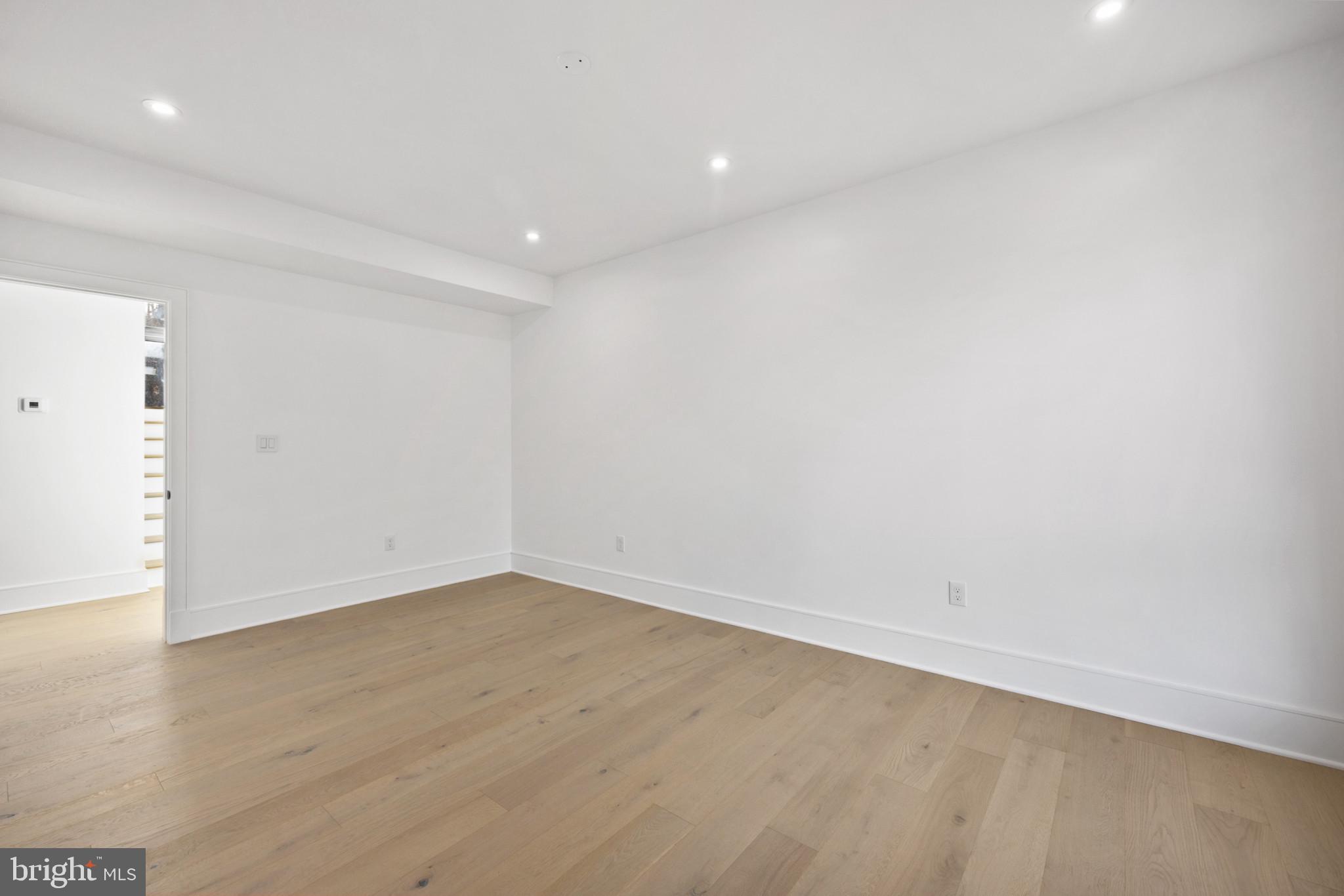 OLD COURT GARDENS - Residential