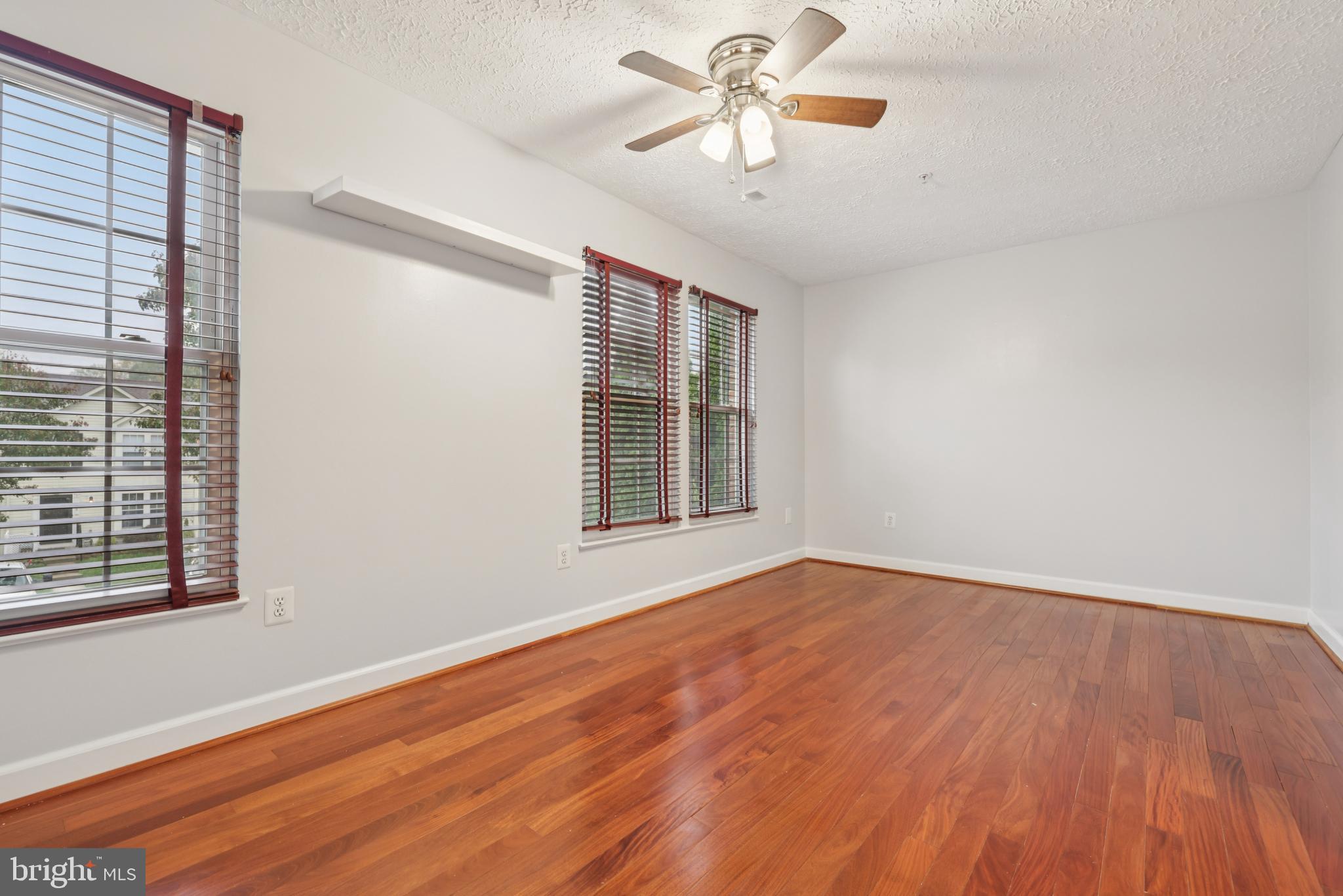 CONSTANT FRIENDSHIP - Residential