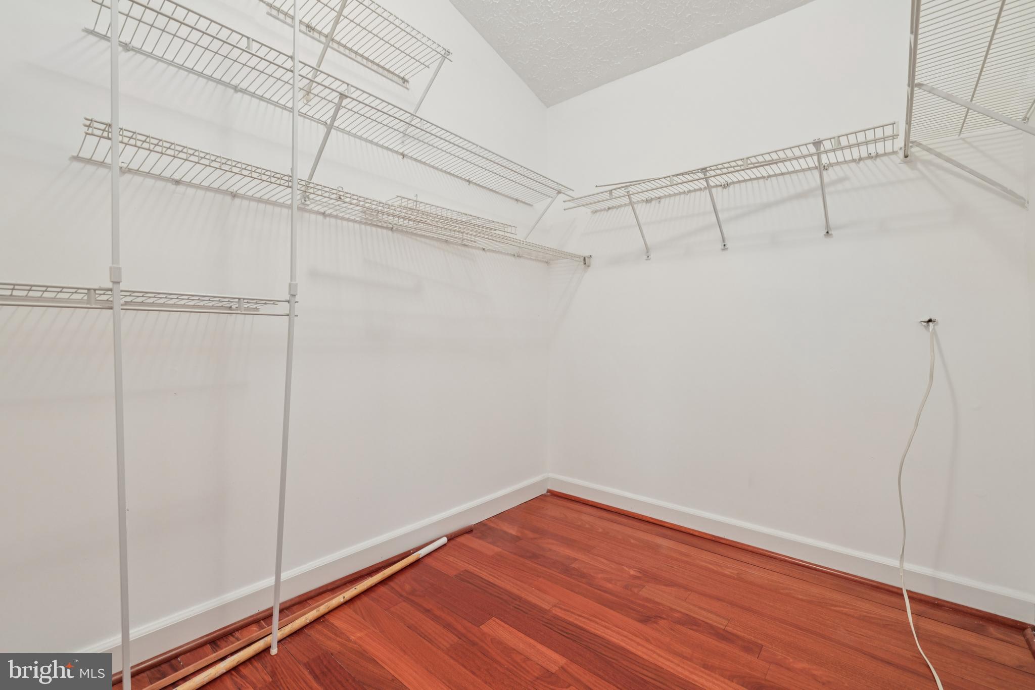 CONSTANT FRIENDSHIP - Residential