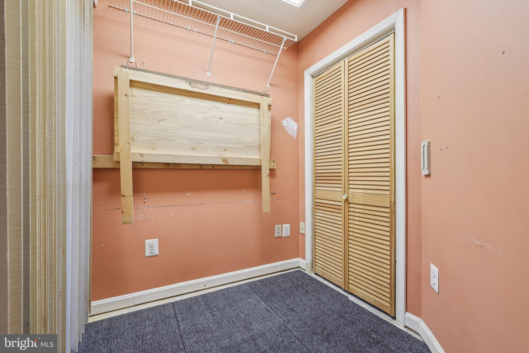 CONSTANT FRIENDSHIP - Residential