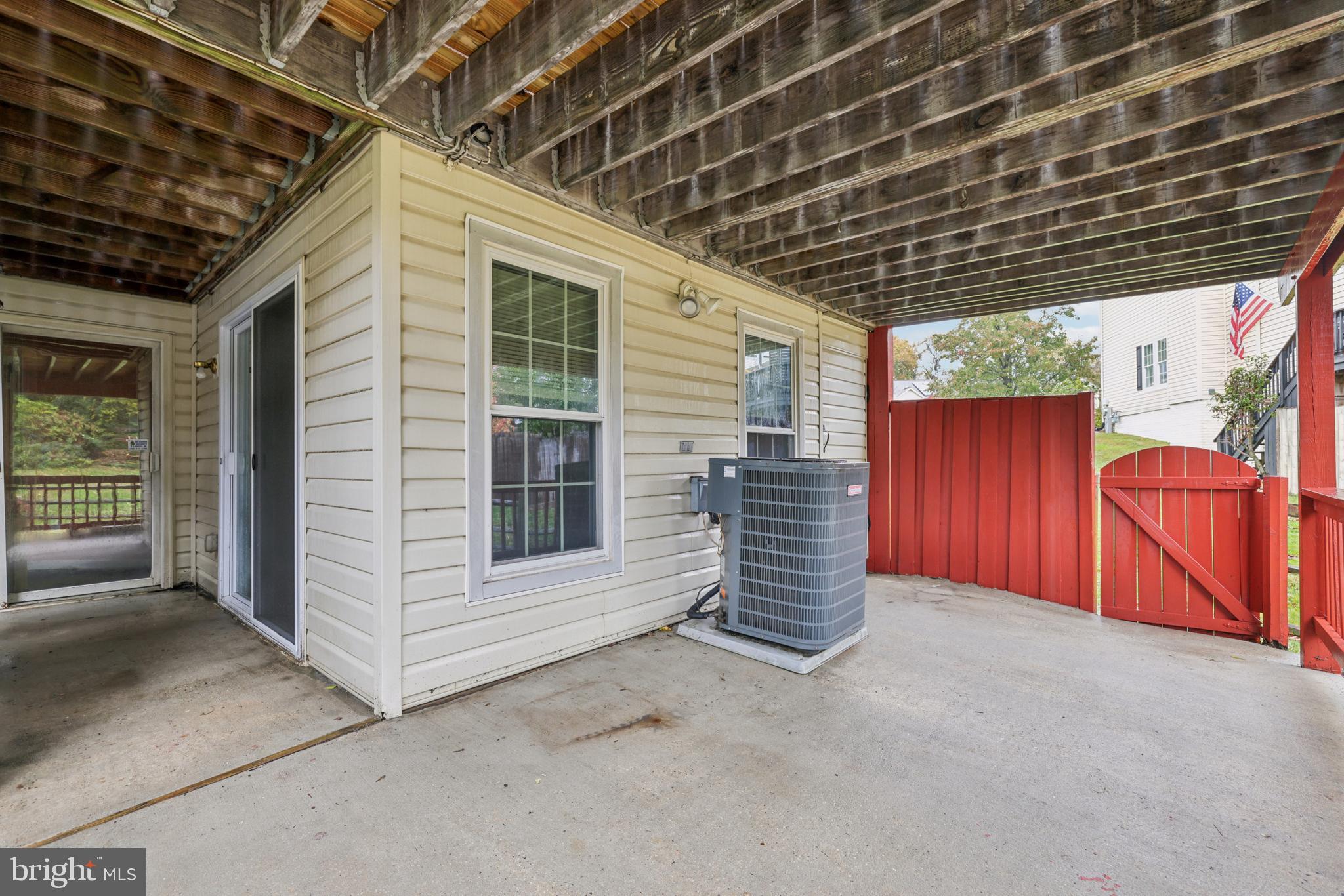 CONSTANT FRIENDSHIP - Residential