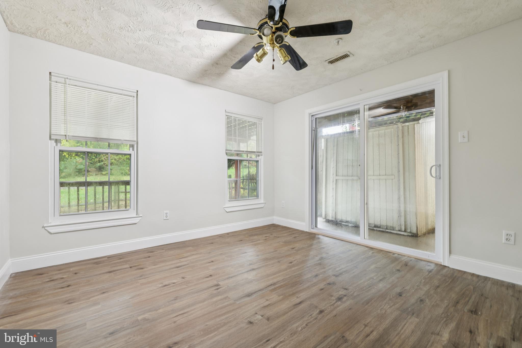 CONSTANT FRIENDSHIP - Residential