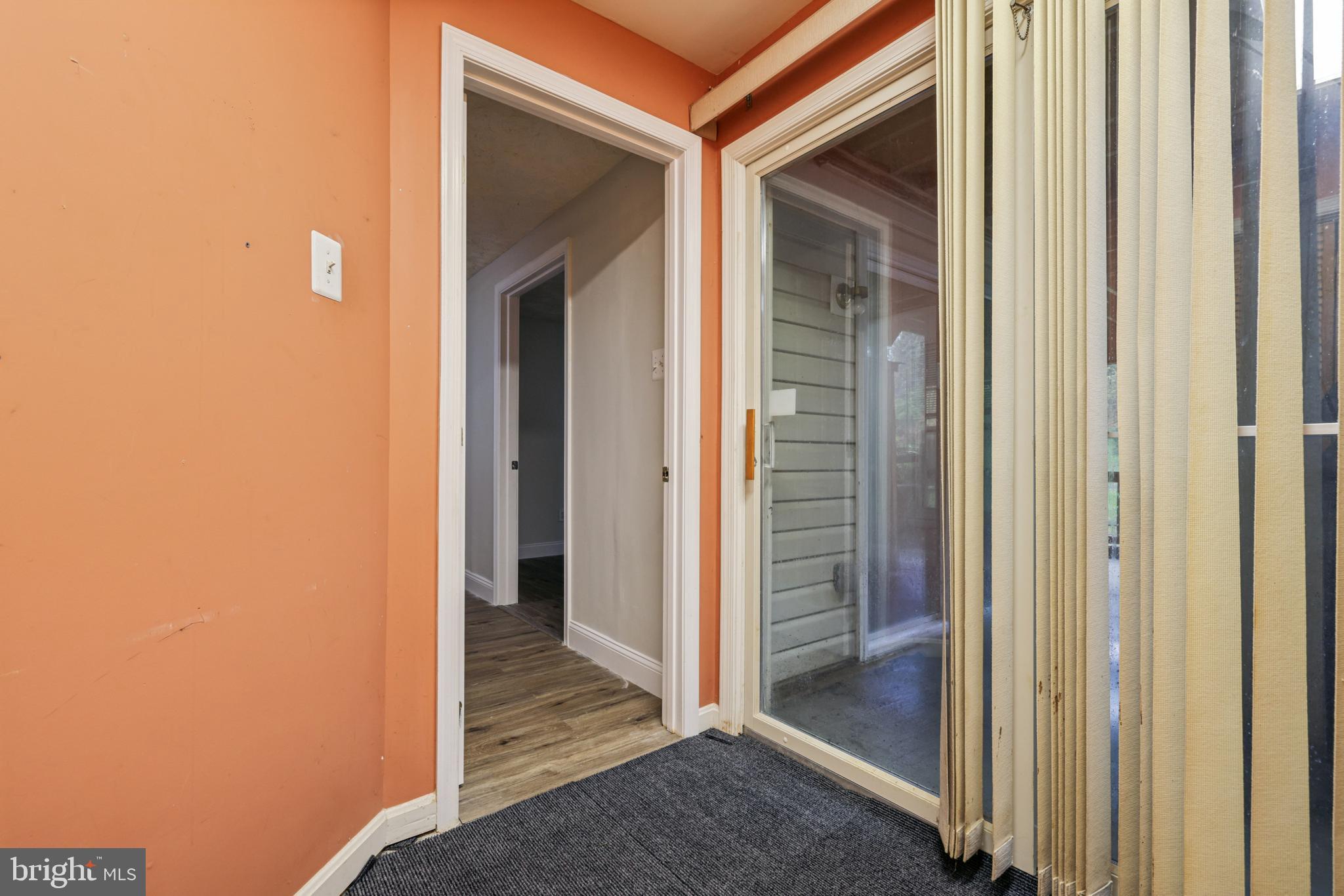 CONSTANT FRIENDSHIP - Residential