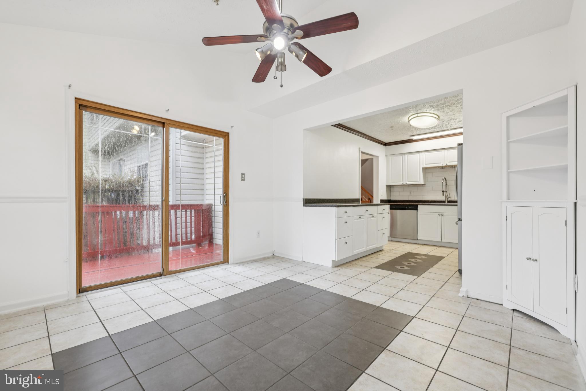 CONSTANT FRIENDSHIP - Residential