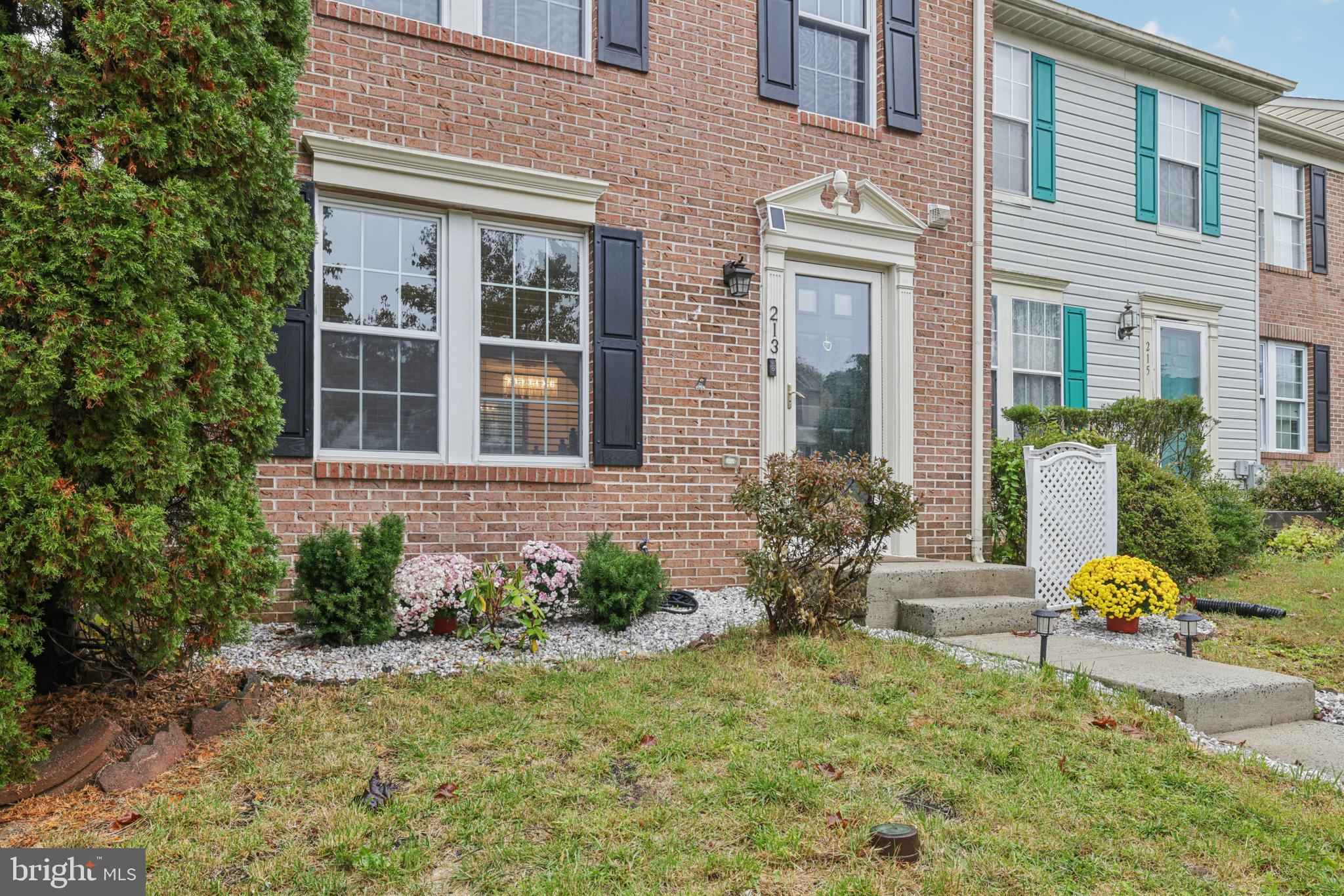 CONSTANT FRIENDSHIP - Residential