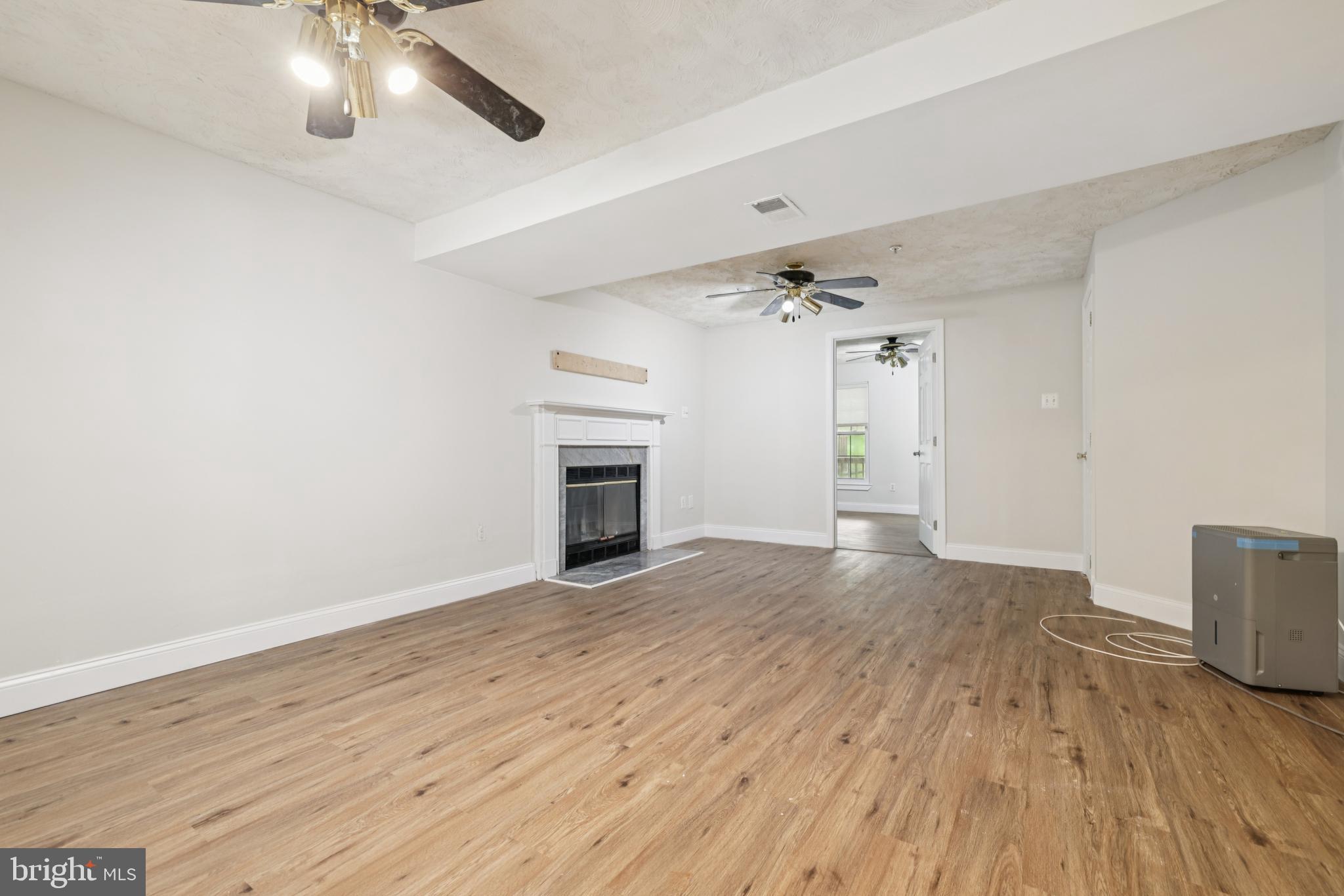 CONSTANT FRIENDSHIP - Residential