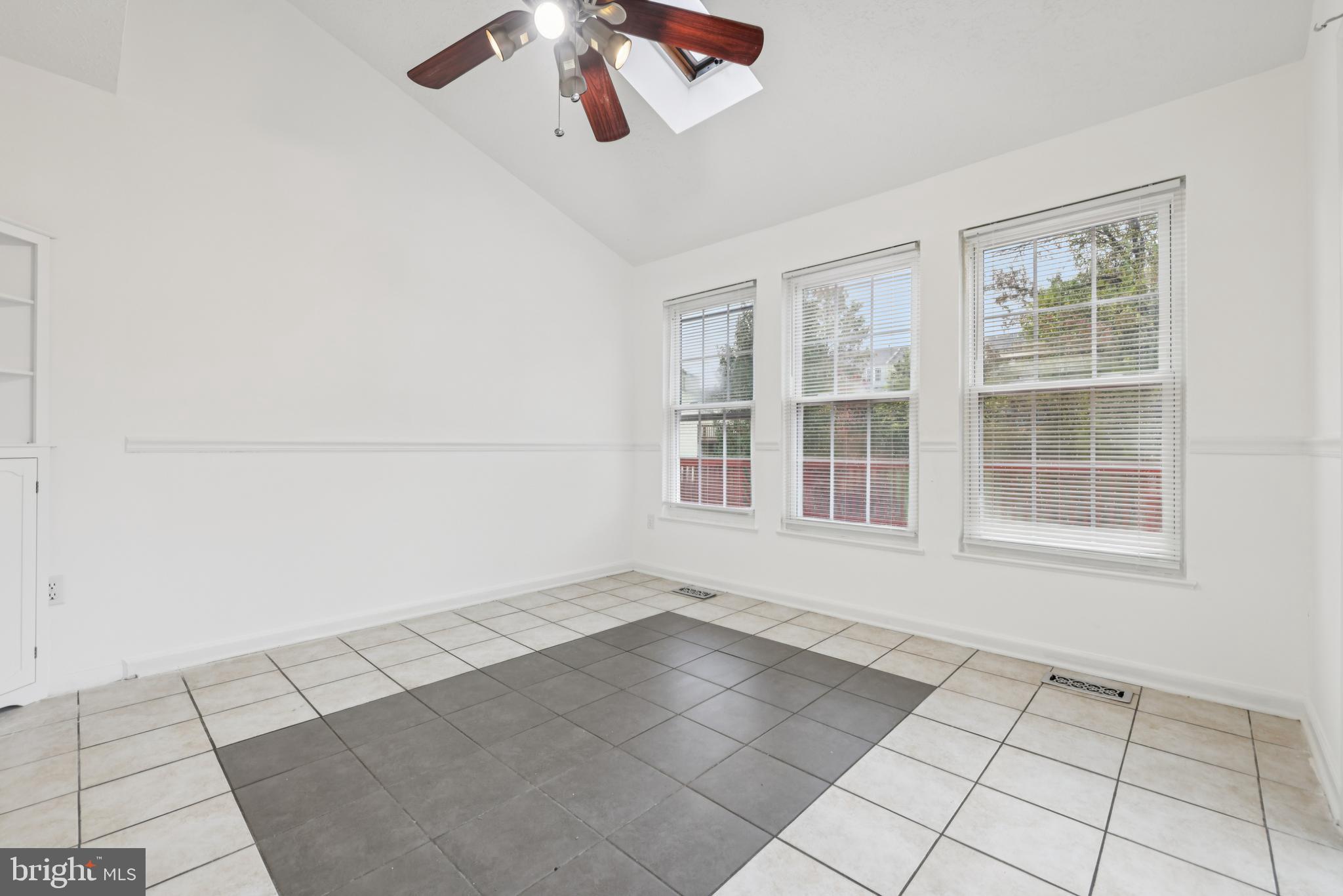 CONSTANT FRIENDSHIP - Residential