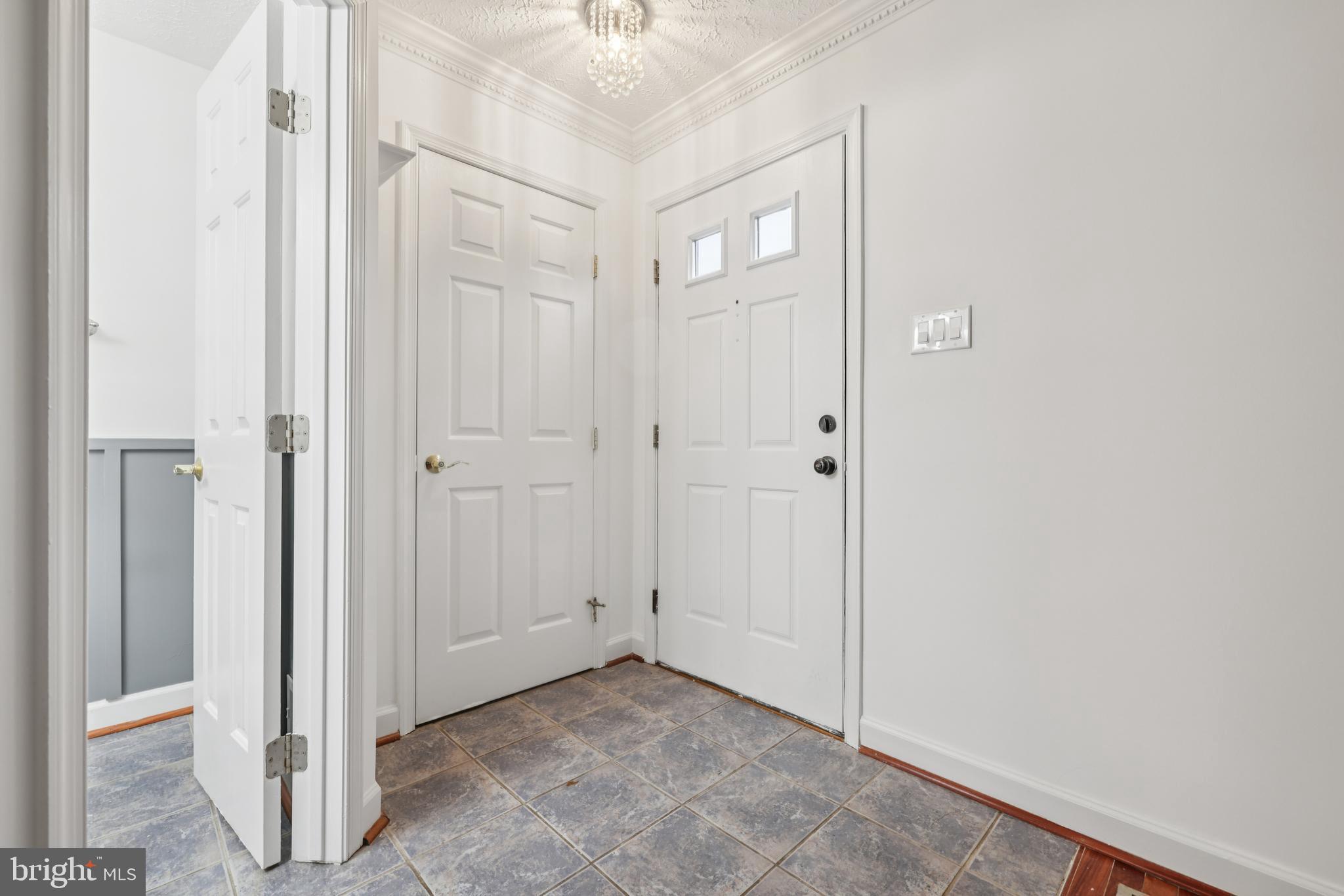 CONSTANT FRIENDSHIP - Residential