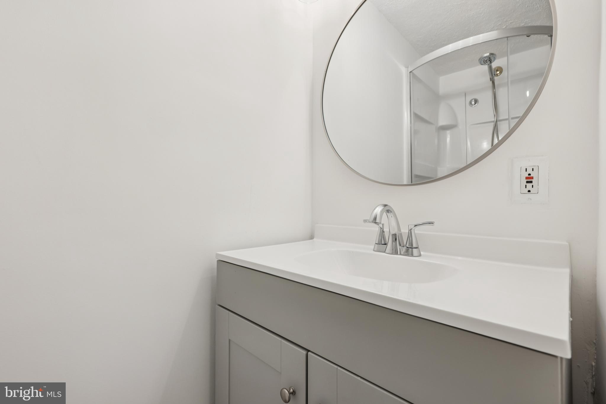 CONSTANT FRIENDSHIP - Residential