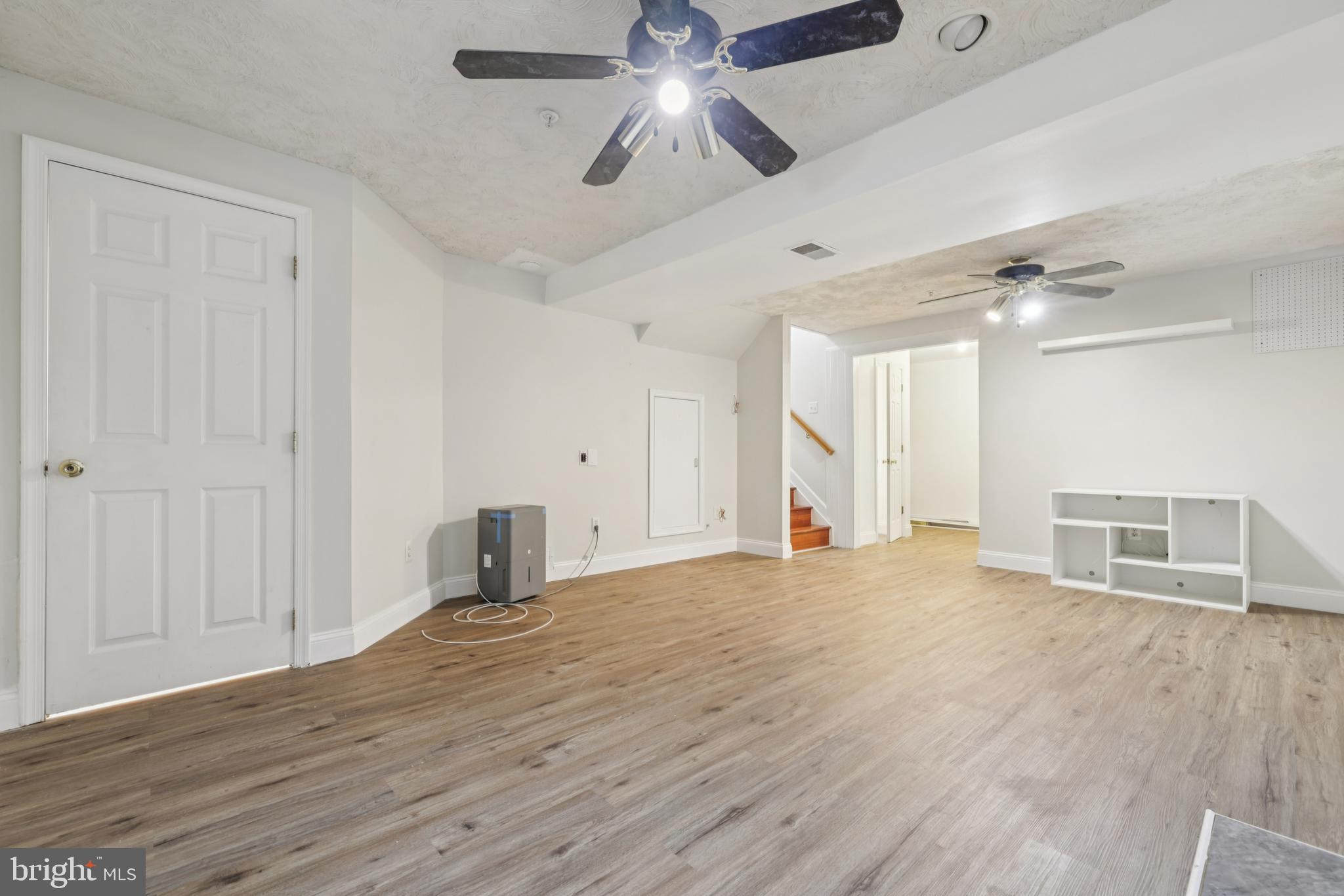 CONSTANT FRIENDSHIP - Residential