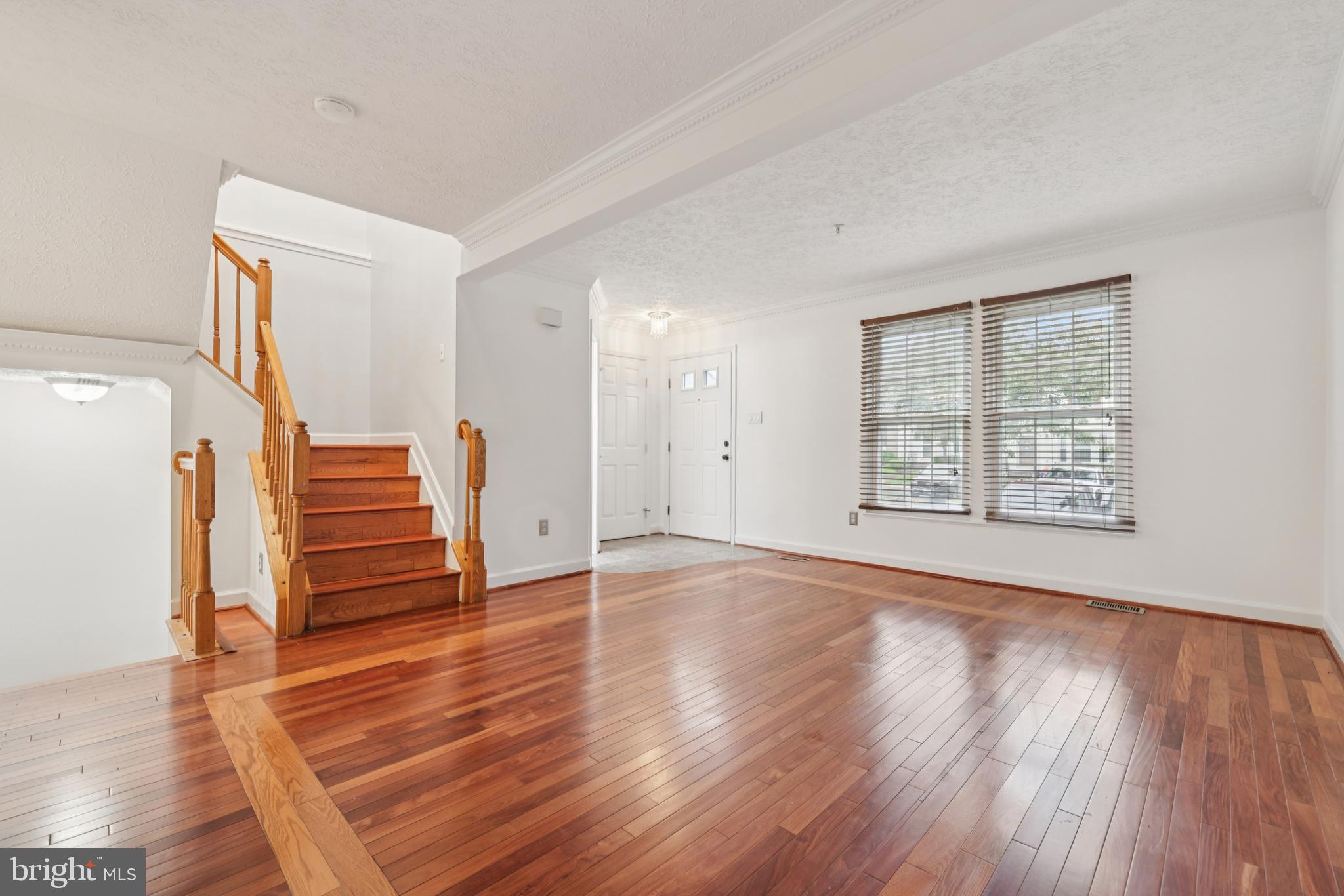 CONSTANT FRIENDSHIP - Residential