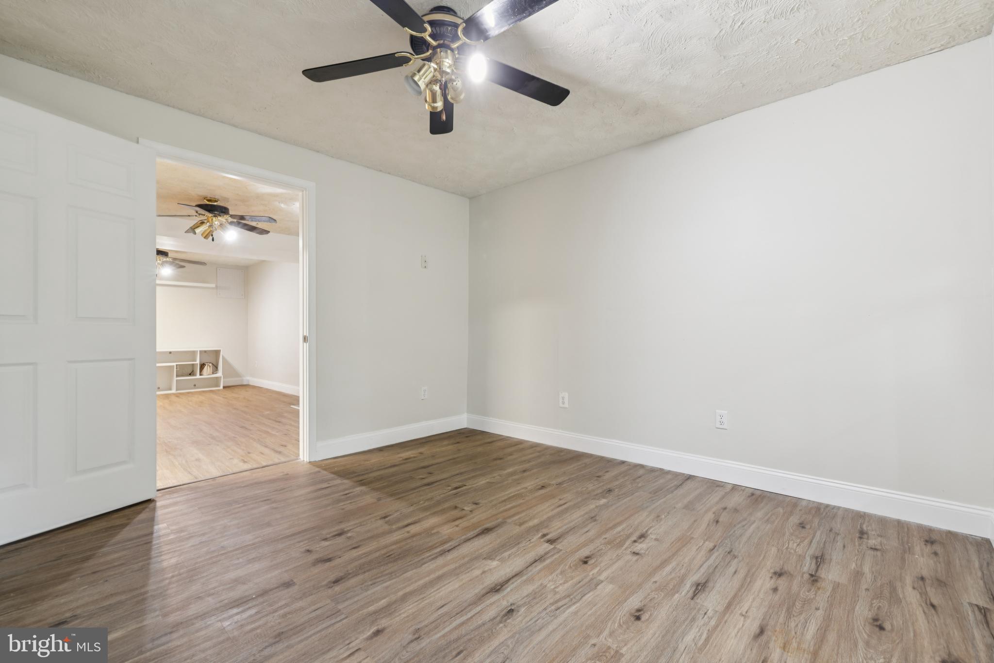 CONSTANT FRIENDSHIP - Residential