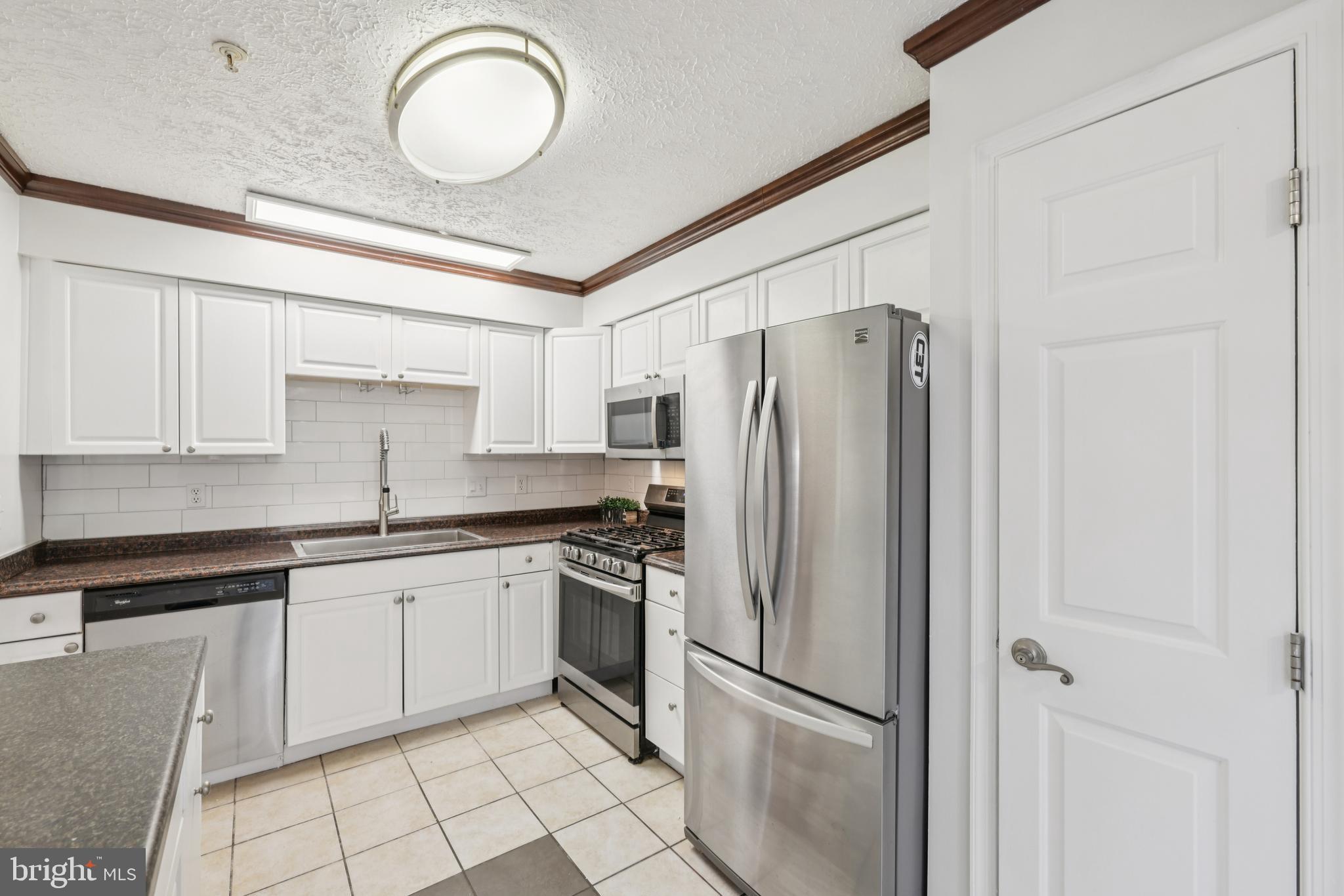 CONSTANT FRIENDSHIP - Residential