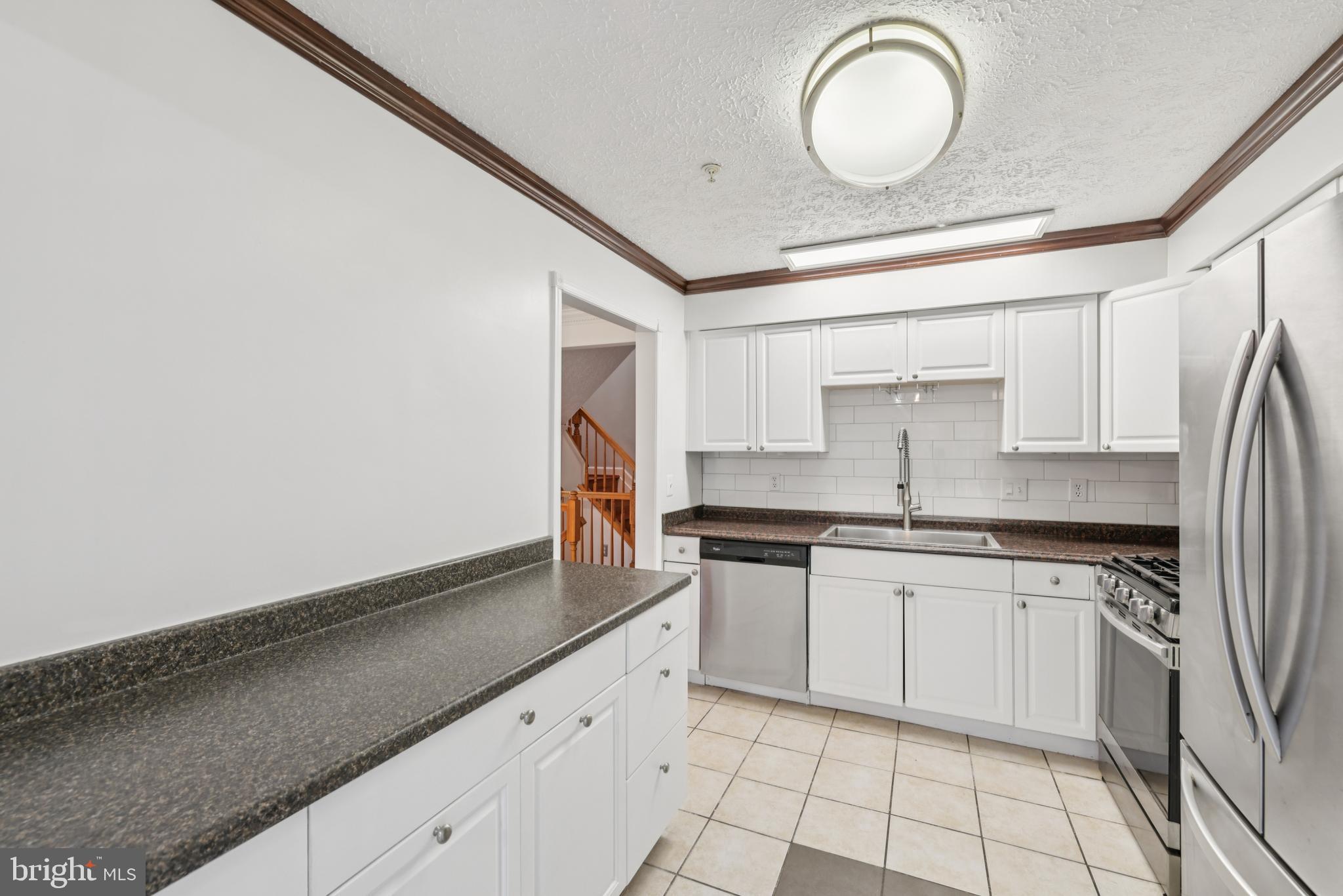 CONSTANT FRIENDSHIP - Residential