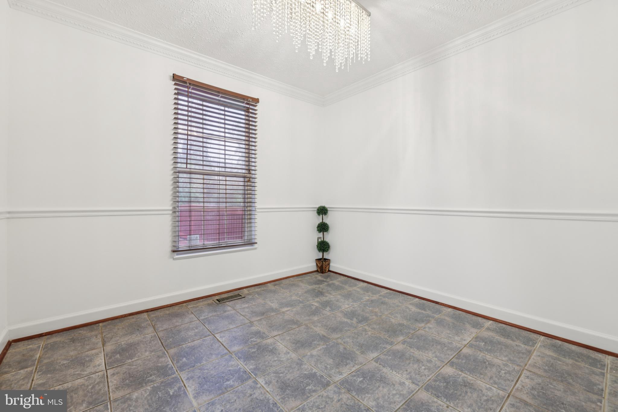 CONSTANT FRIENDSHIP - Residential