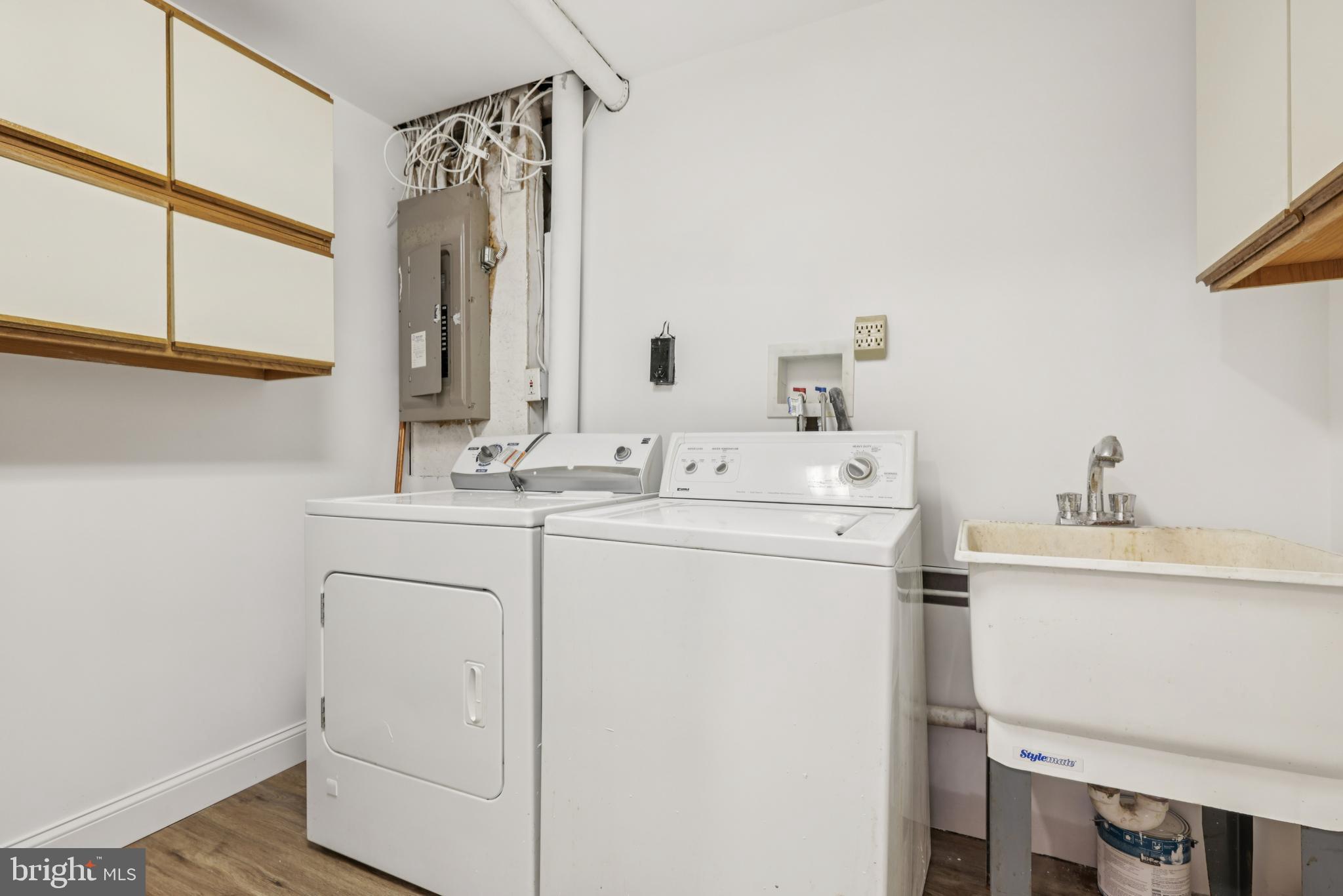 CONSTANT FRIENDSHIP - Residential