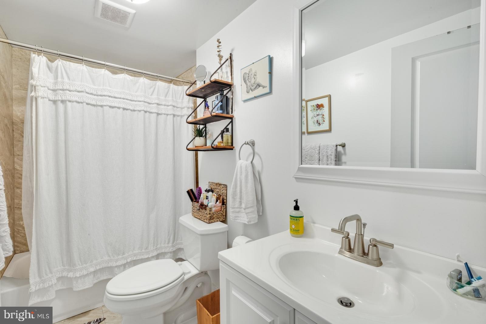 NORRIS SQUARE - Residential Lease