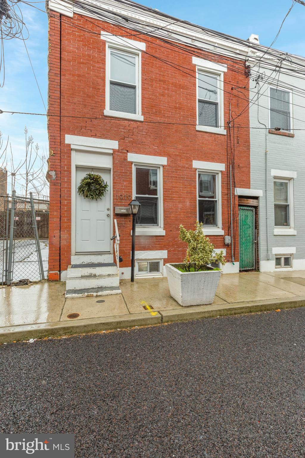 NORRIS SQUARE - Residential Lease