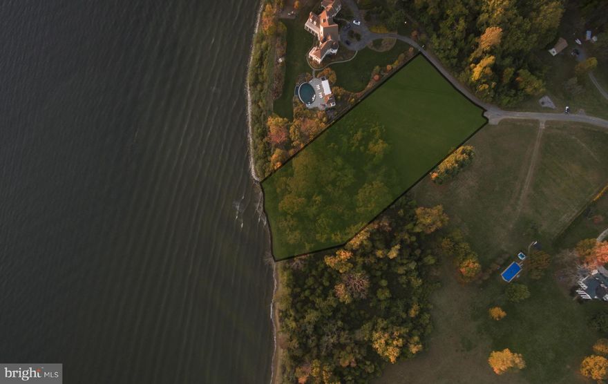 Outstanding building site for custom home. 3.25 Acres with 185' of water frontage on the Severn River. Area of fine homes just outside of Annapolis that has a country feel but close to everything. Location, Location, Location.