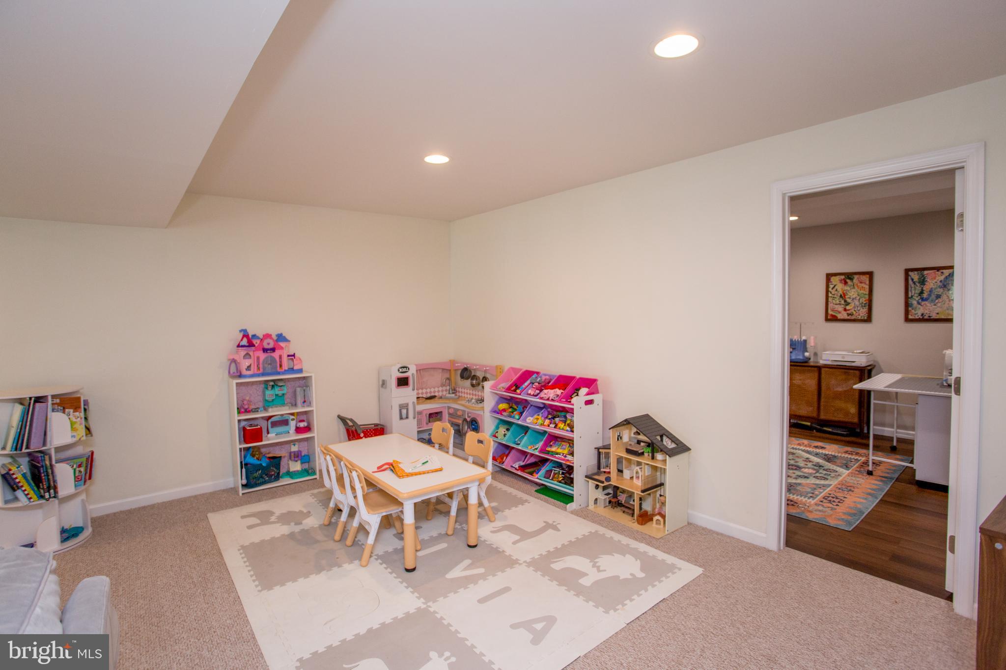 HIDDEN OAKS - Residential