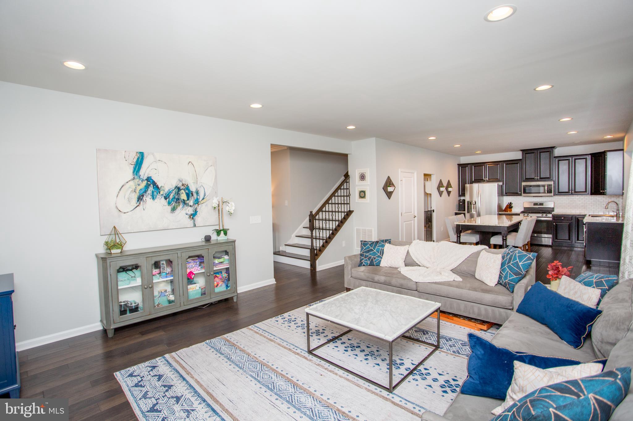 HIDDEN OAKS - Residential