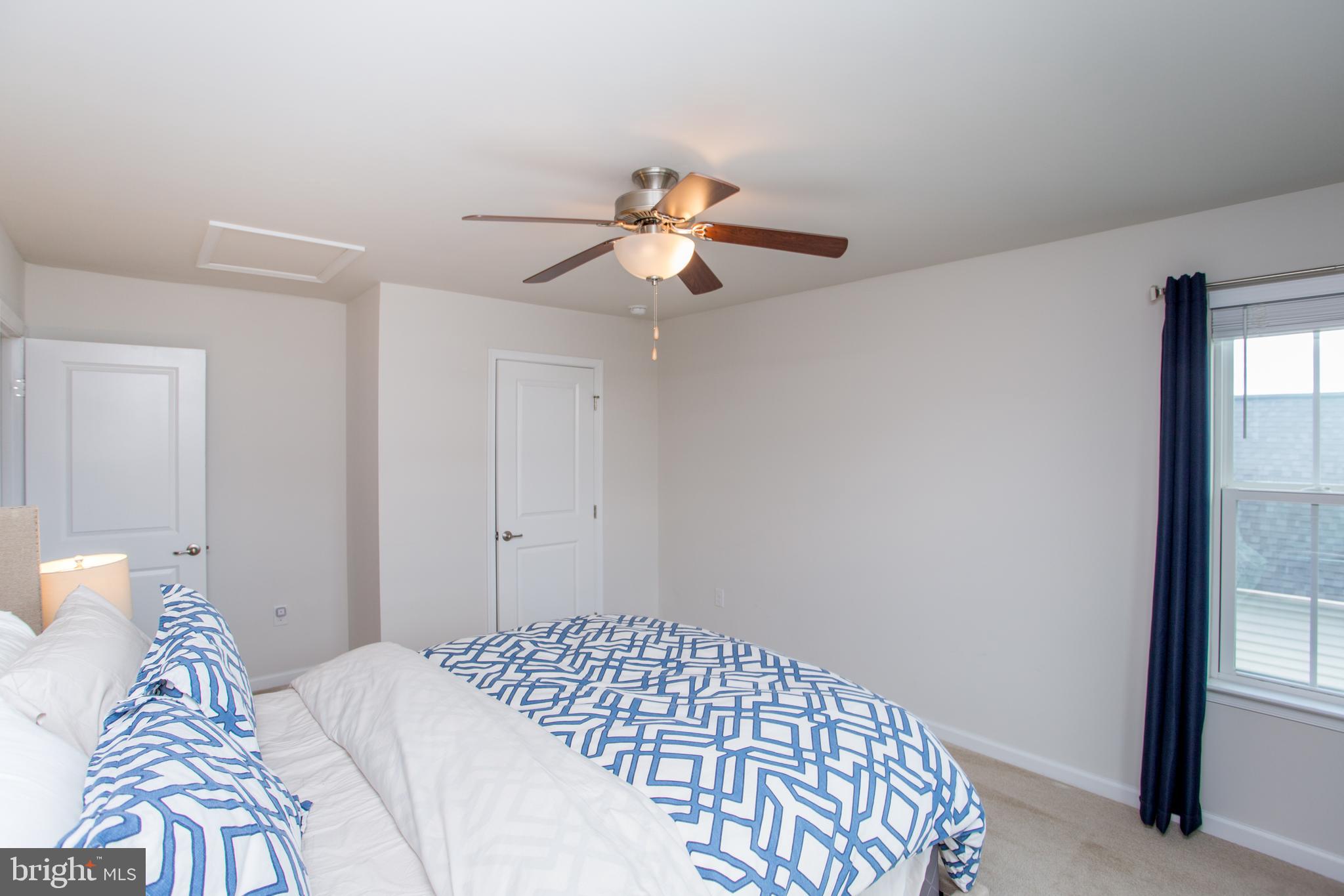 HIDDEN OAKS - Residential