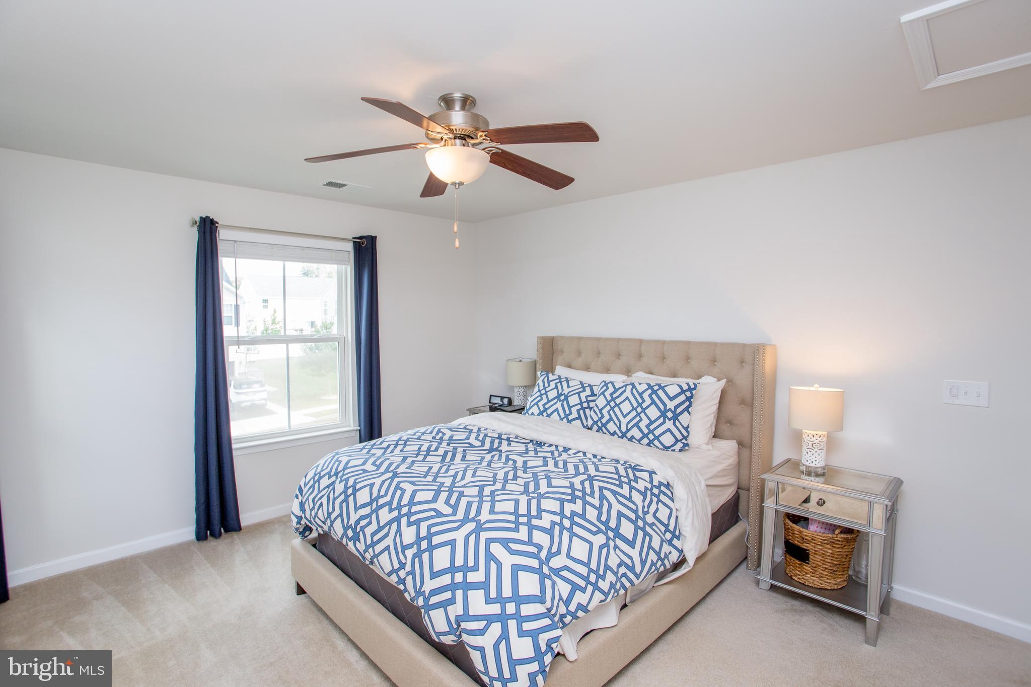 HIDDEN OAKS - Residential