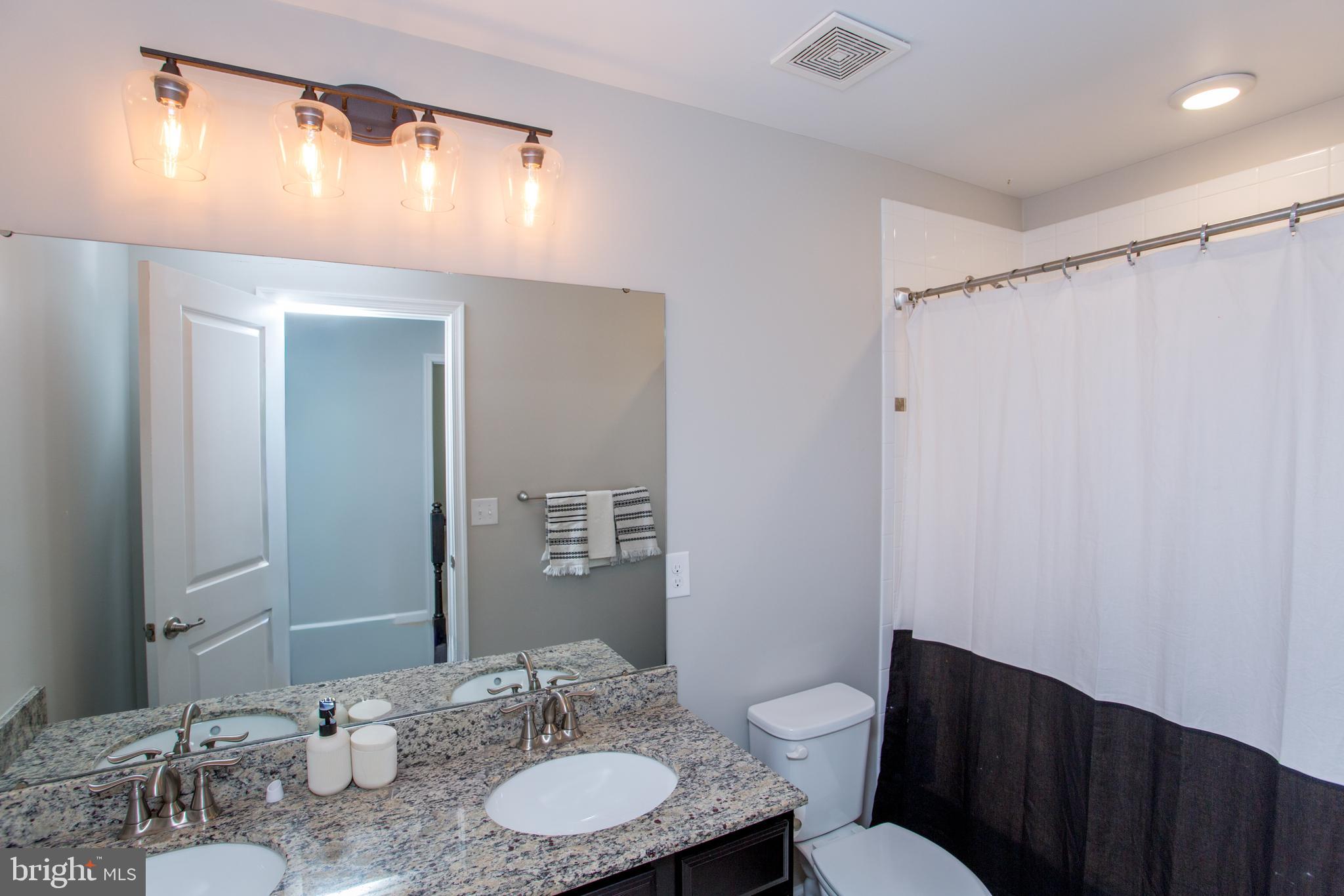 HIDDEN OAKS - Residential