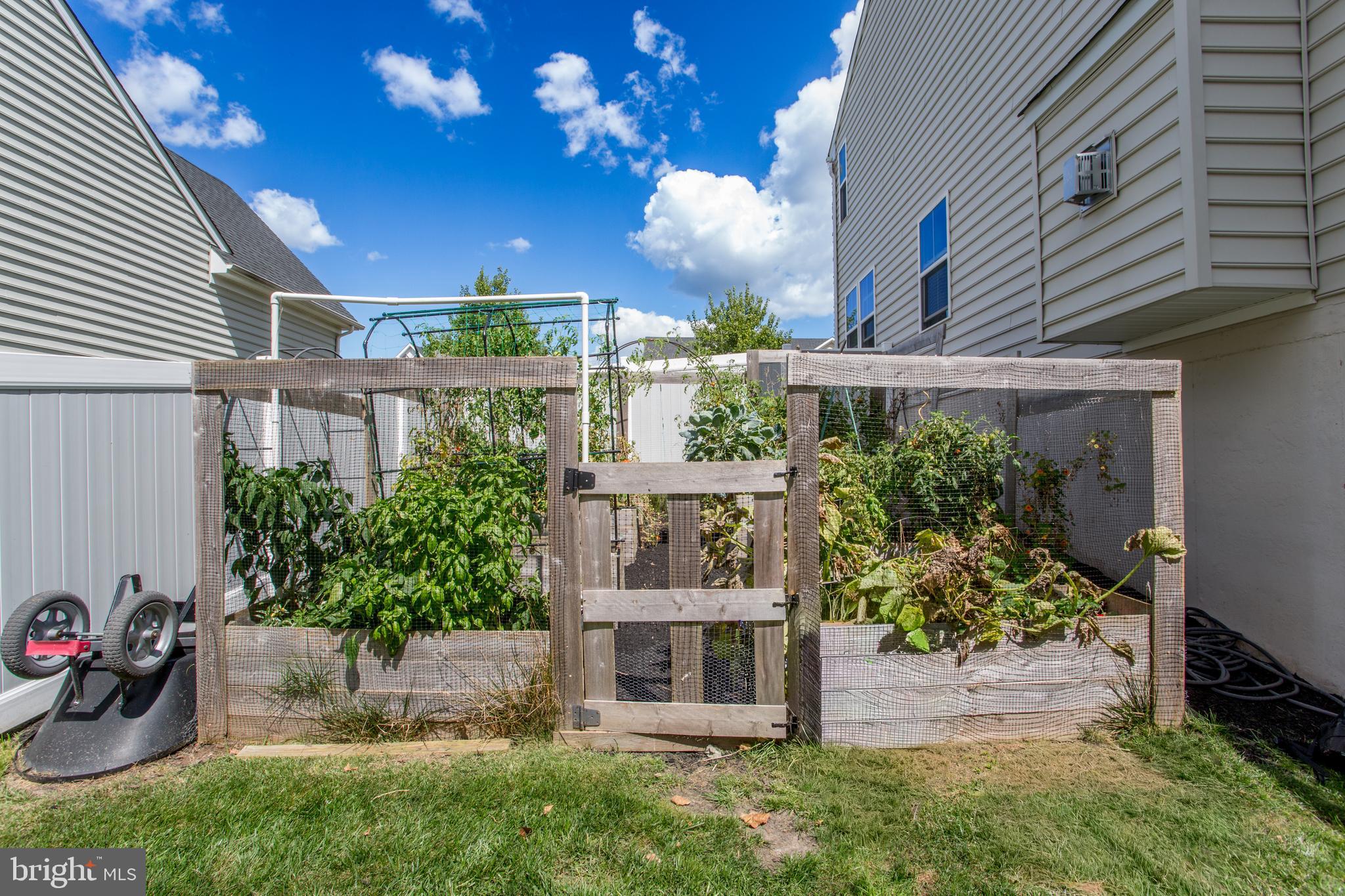 HIDDEN OAKS - Residential