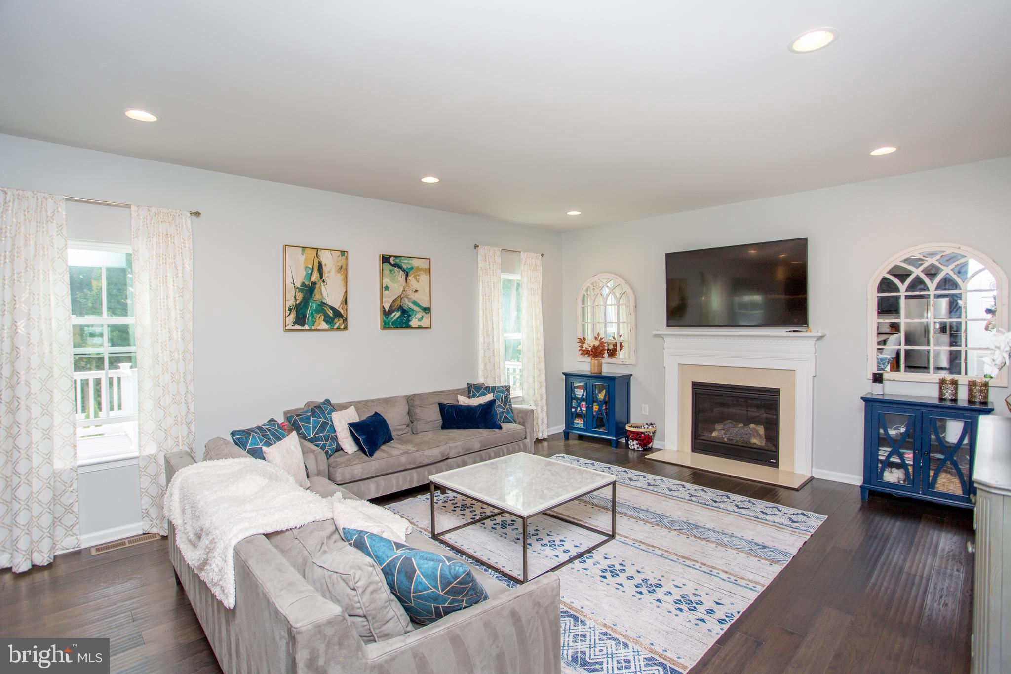 HIDDEN OAKS - Residential